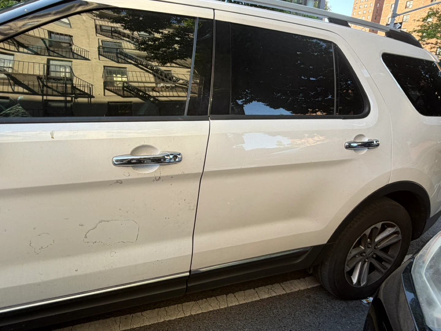 White Ford Explorer SUV - photo 4