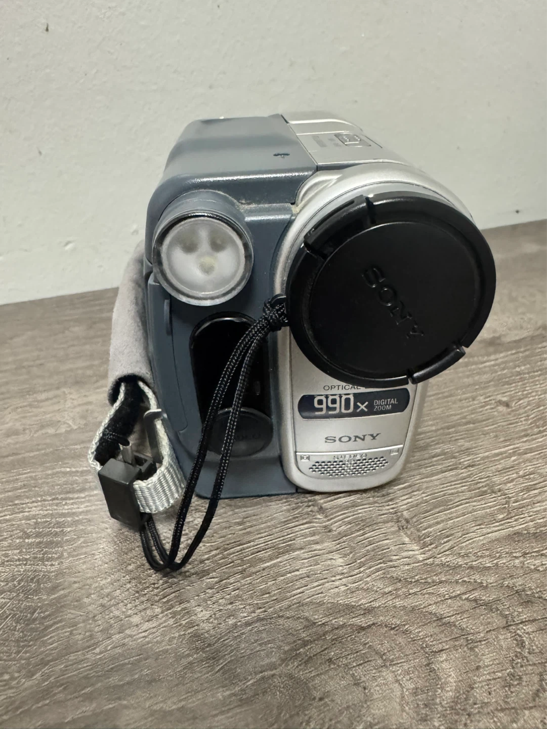 Sony Digital Video Camera Recorder DCR-TRV260 - photo 4