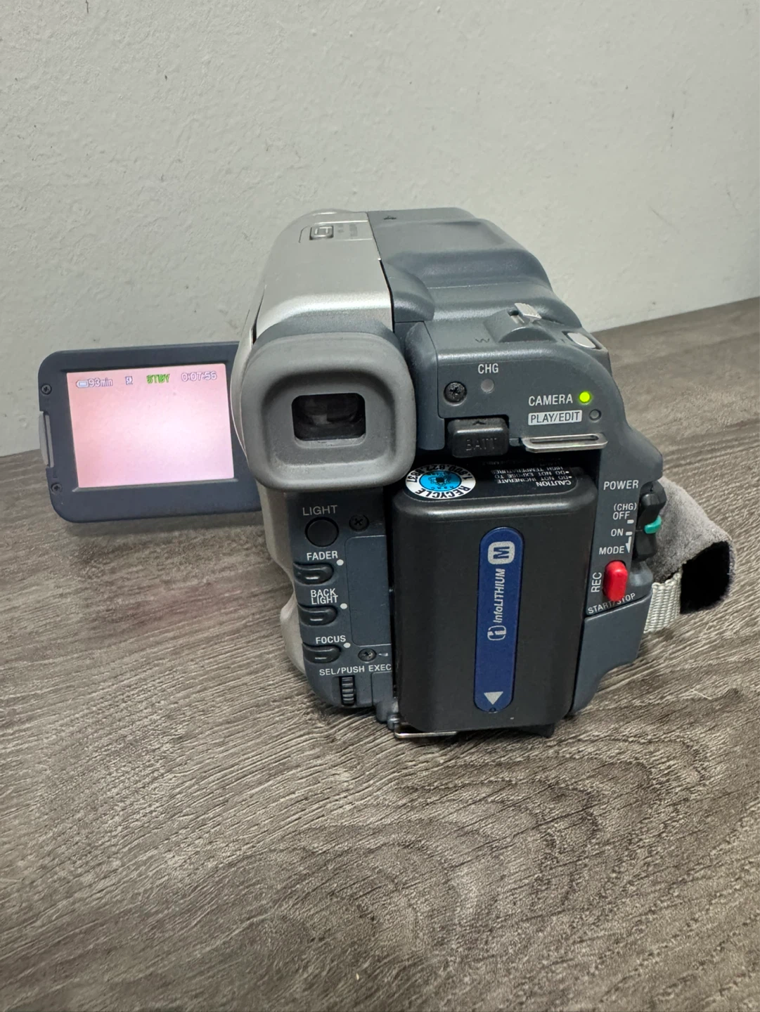Sony Digital Video Camera Recorder DCR-TRV260 - photo 3