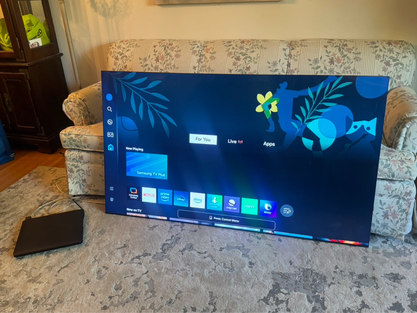 65-inch Samsung Neo QLED 8K TV with one connect