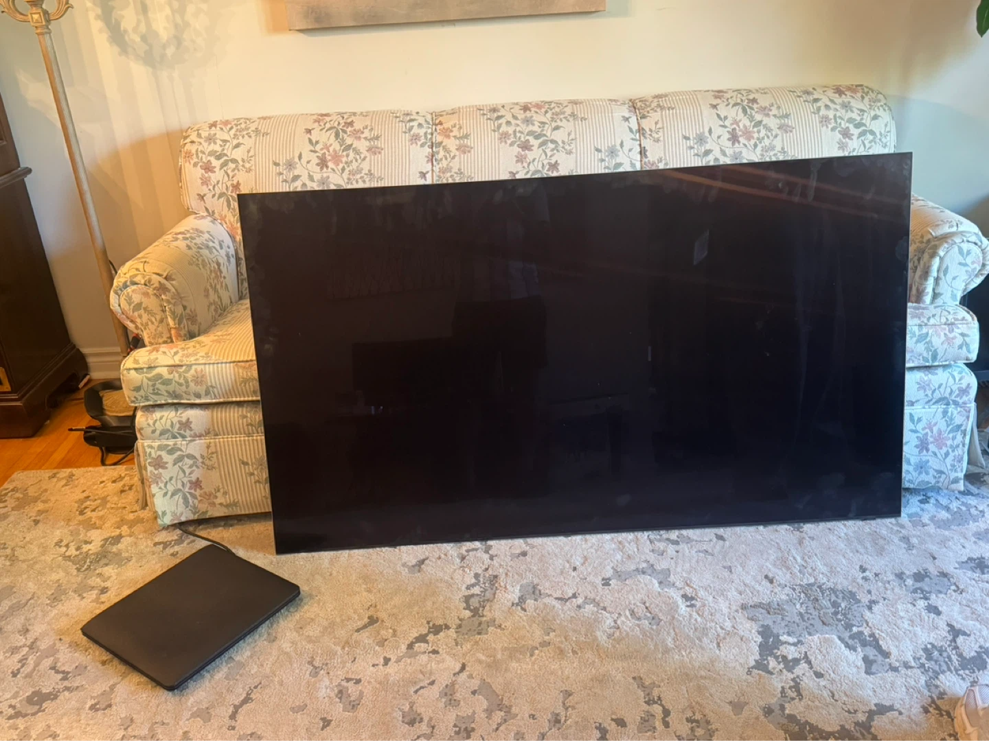 65-inch Samsung Neo QLED 8K TV with one connect - photo 2