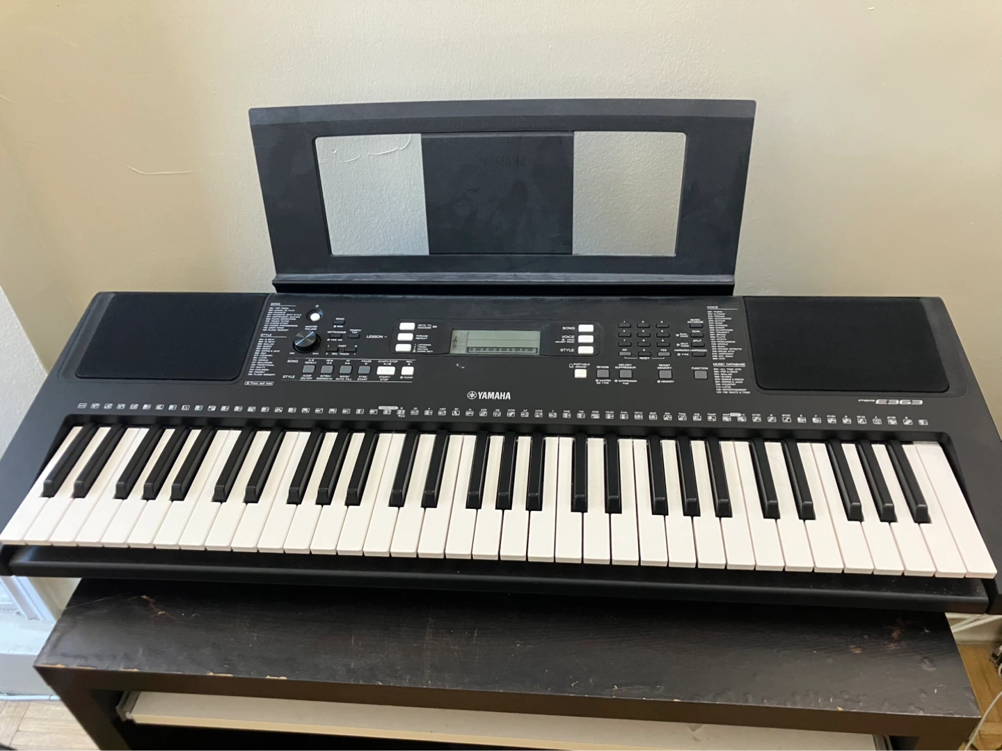 Yamaha PSR-E363 Keyboard, adapter, and a table - photo 2