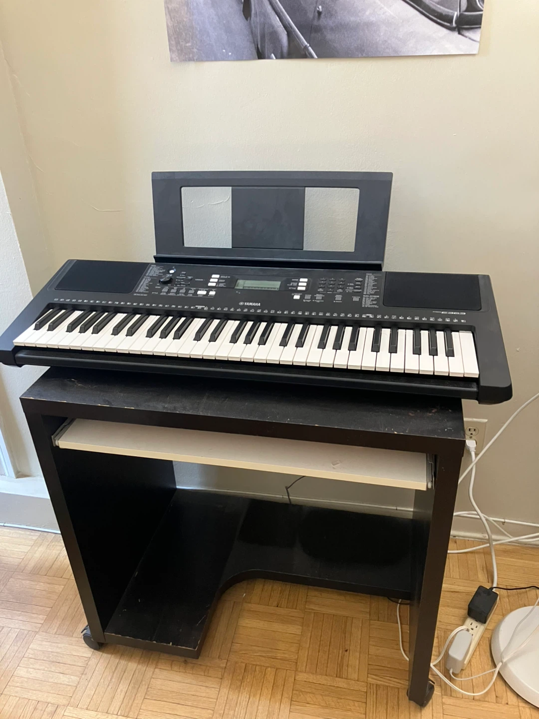 Yamaha PSR-E363 Keyboard, adapter, and a table