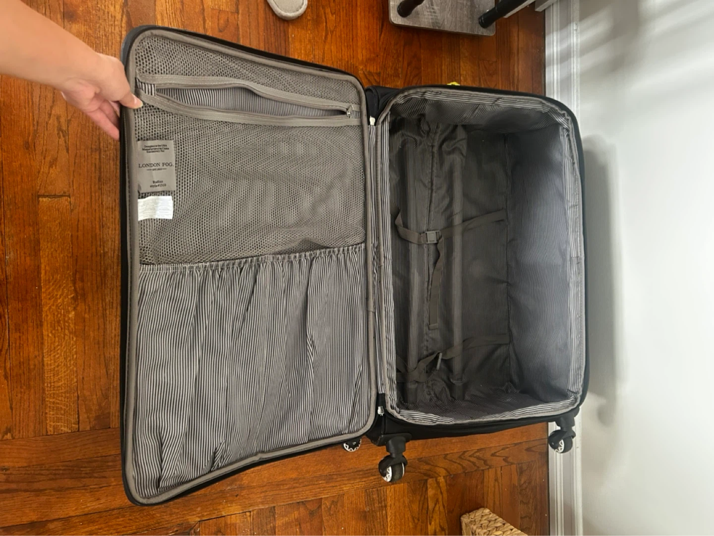 London Fog Radius Black Spinner Luggage - photo 4