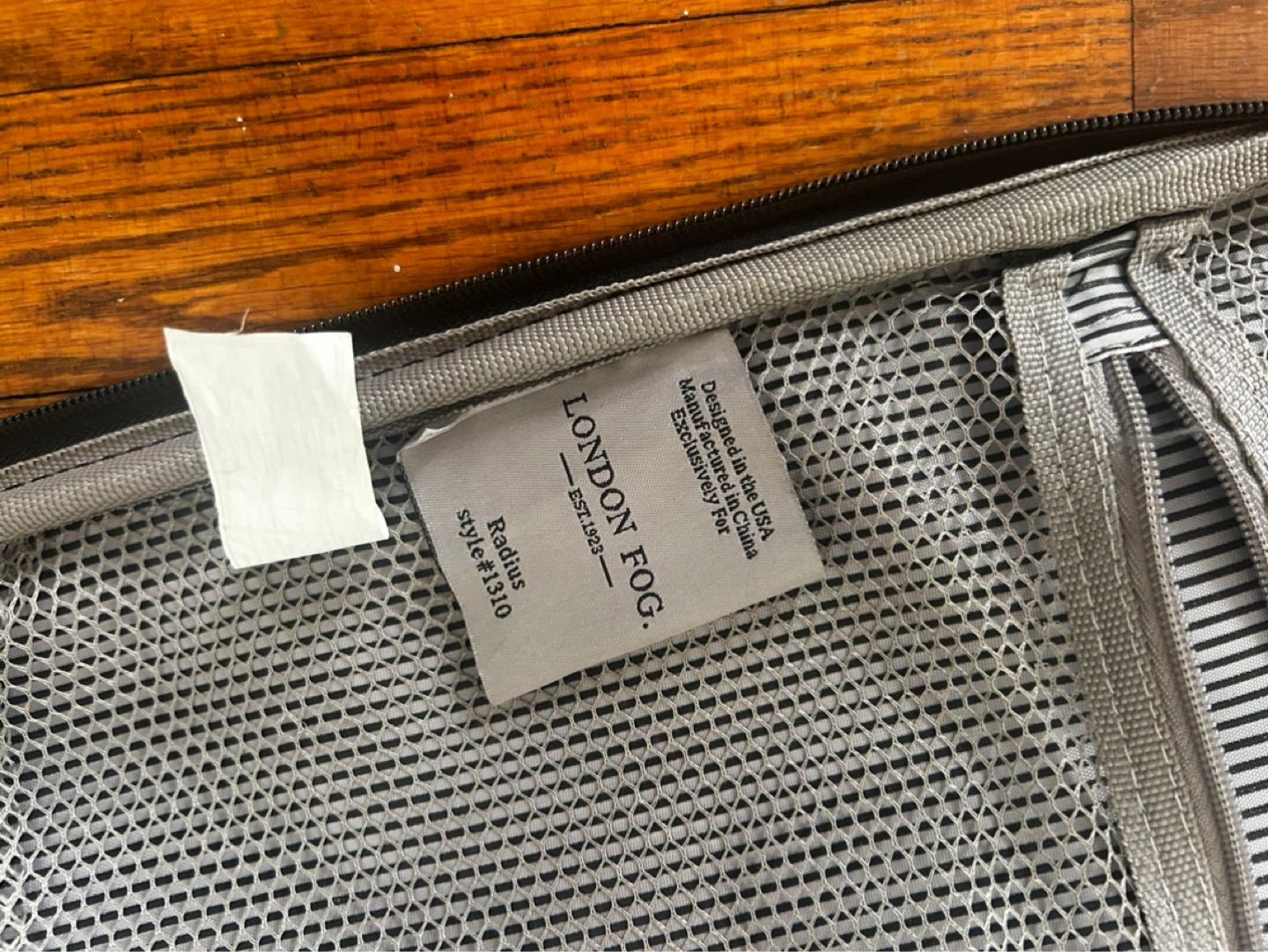 London Fog Radius Black Spinner Luggage - photo 5
