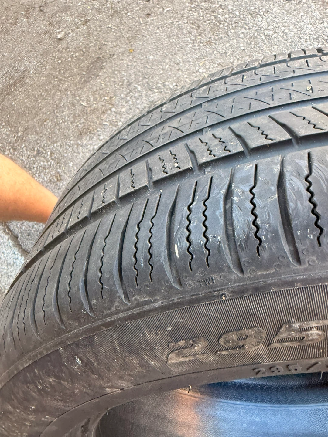 Jeep Grand Cheroke Run Flat Tire - photo 4