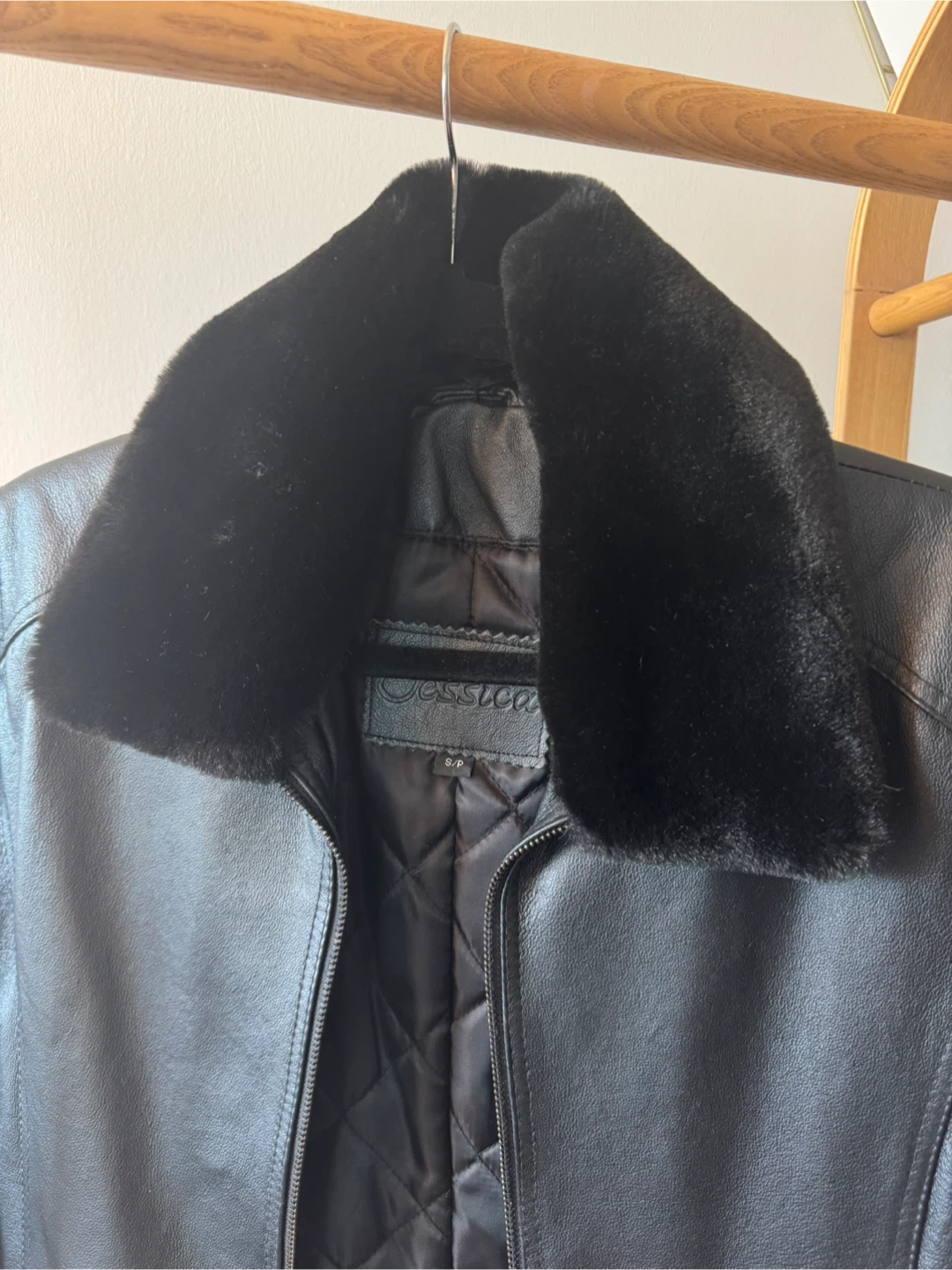 Jessica Leather Jacket with Faux Fur Collar Size S/P - photo 3
