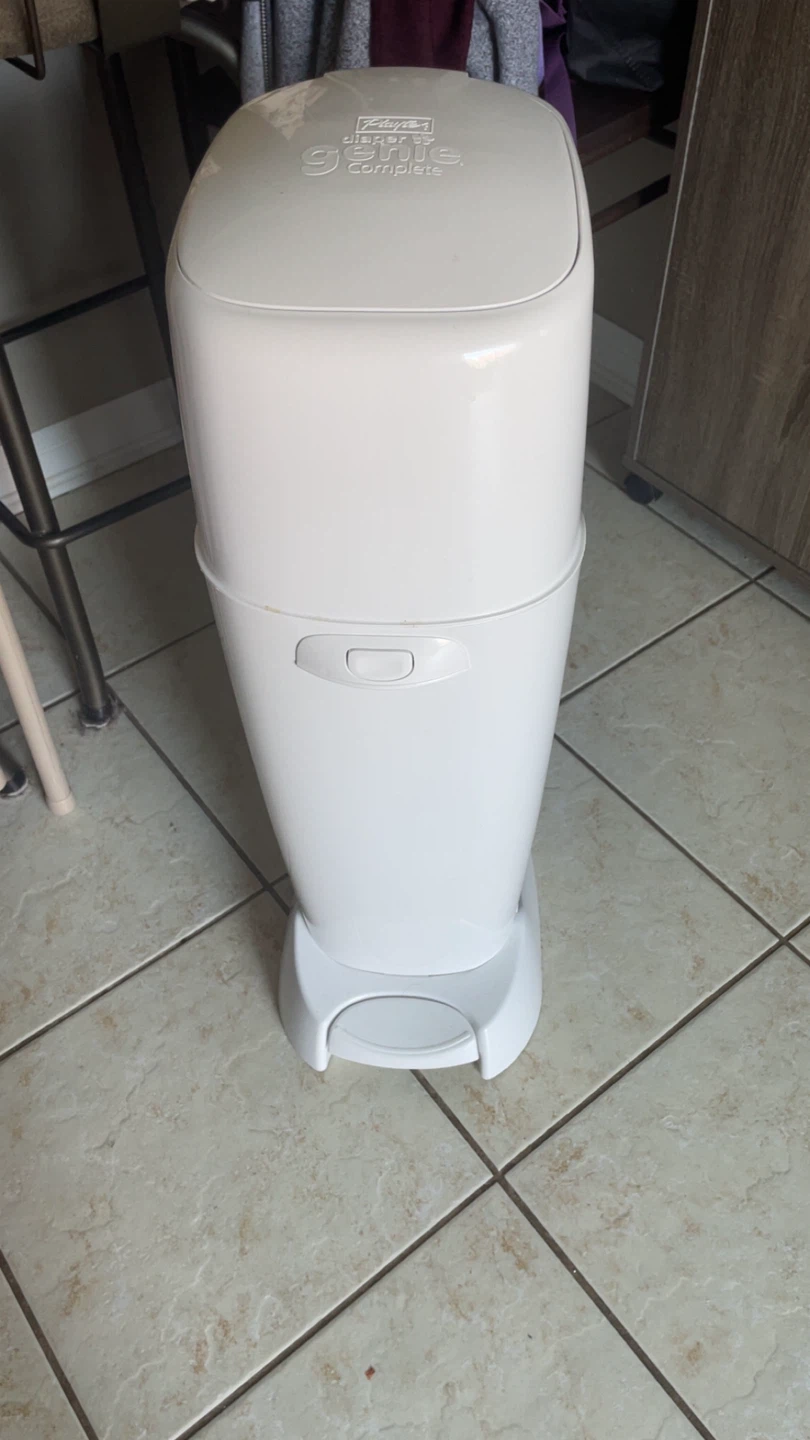 Playtex Diaper Genie Complete Diaper Pail