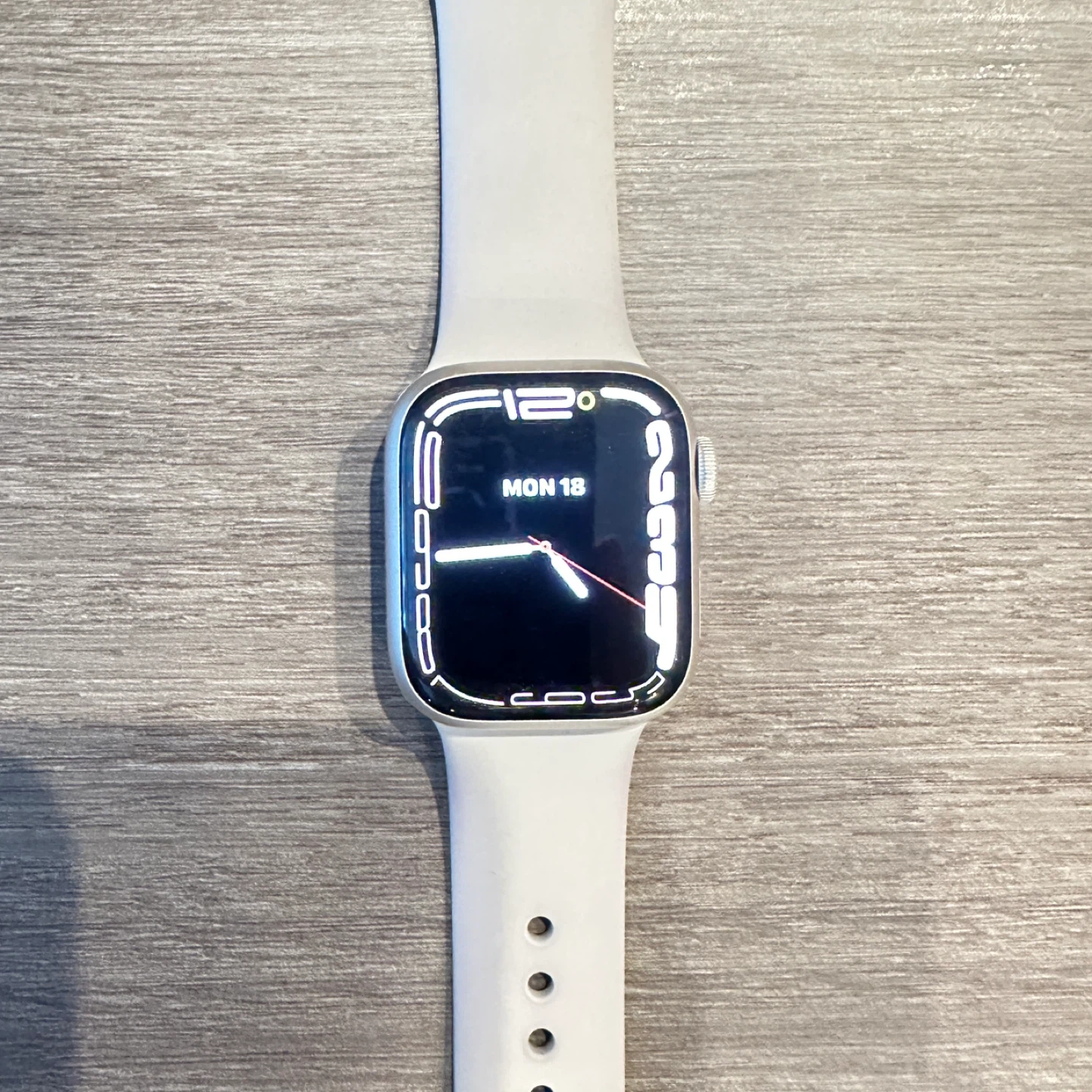 Apple Watch Series 7 - Starlight - photo 2