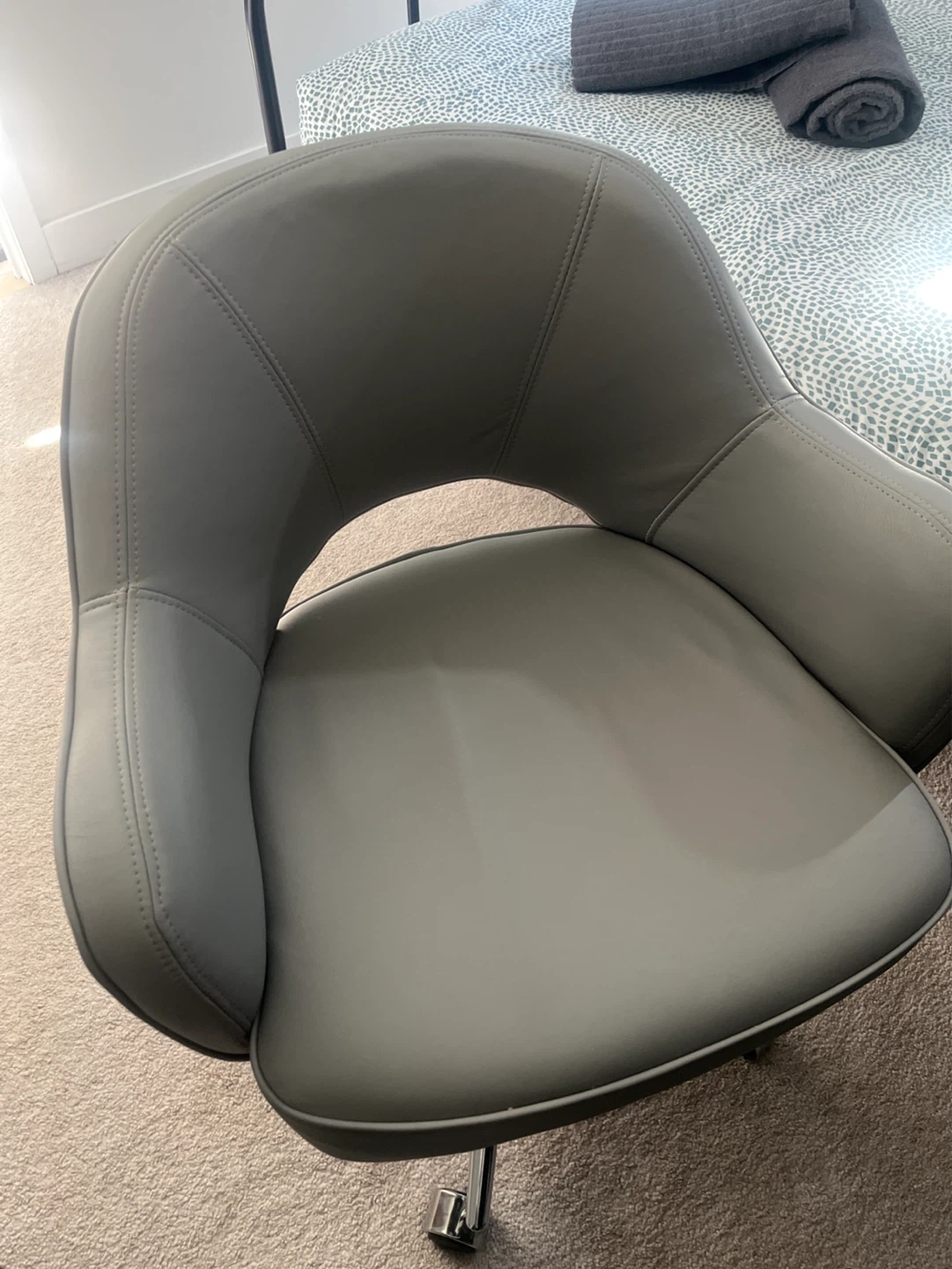 Grey Office Chair on Wheels - photo 2