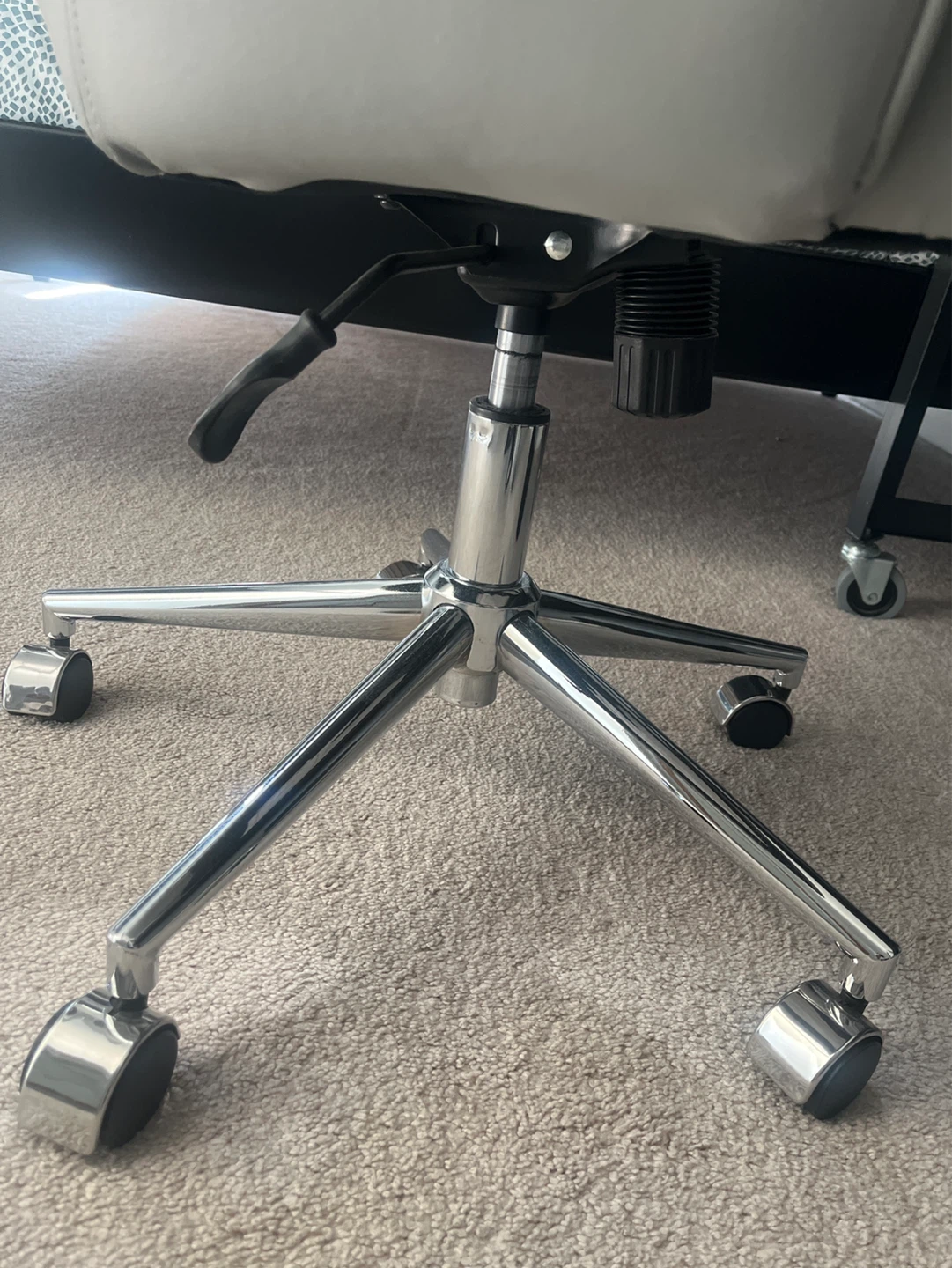 Grey Office Chair on Wheels - photo 3