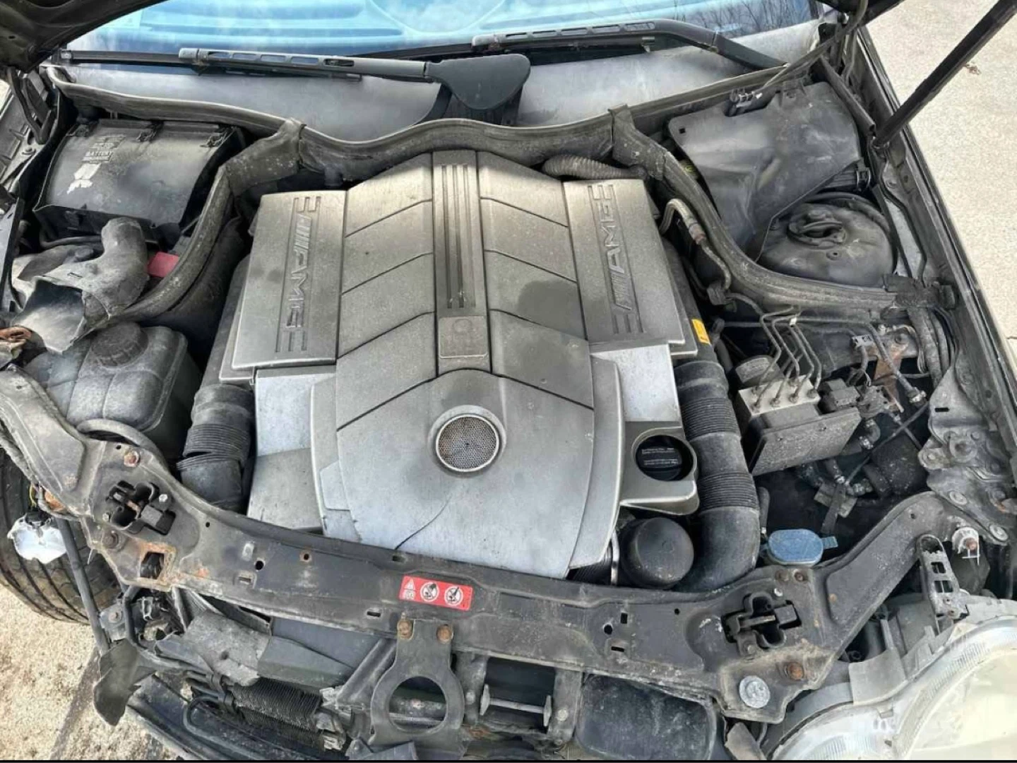 Mercedes-Benz C55 AMG Sedan part out - photo 2