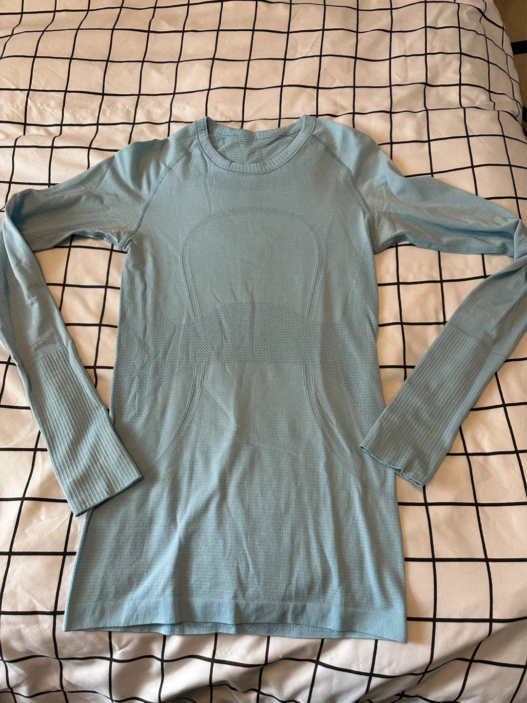 Lululemon baby blue size 4