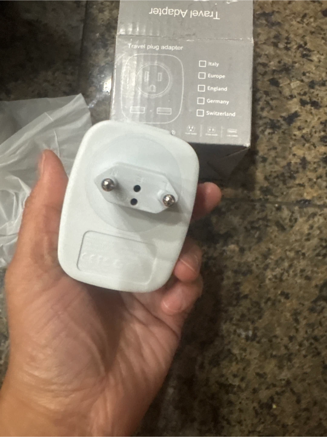 Travel Plug Adapter with 2 Sockets and 2 USB Ports - photo 2
