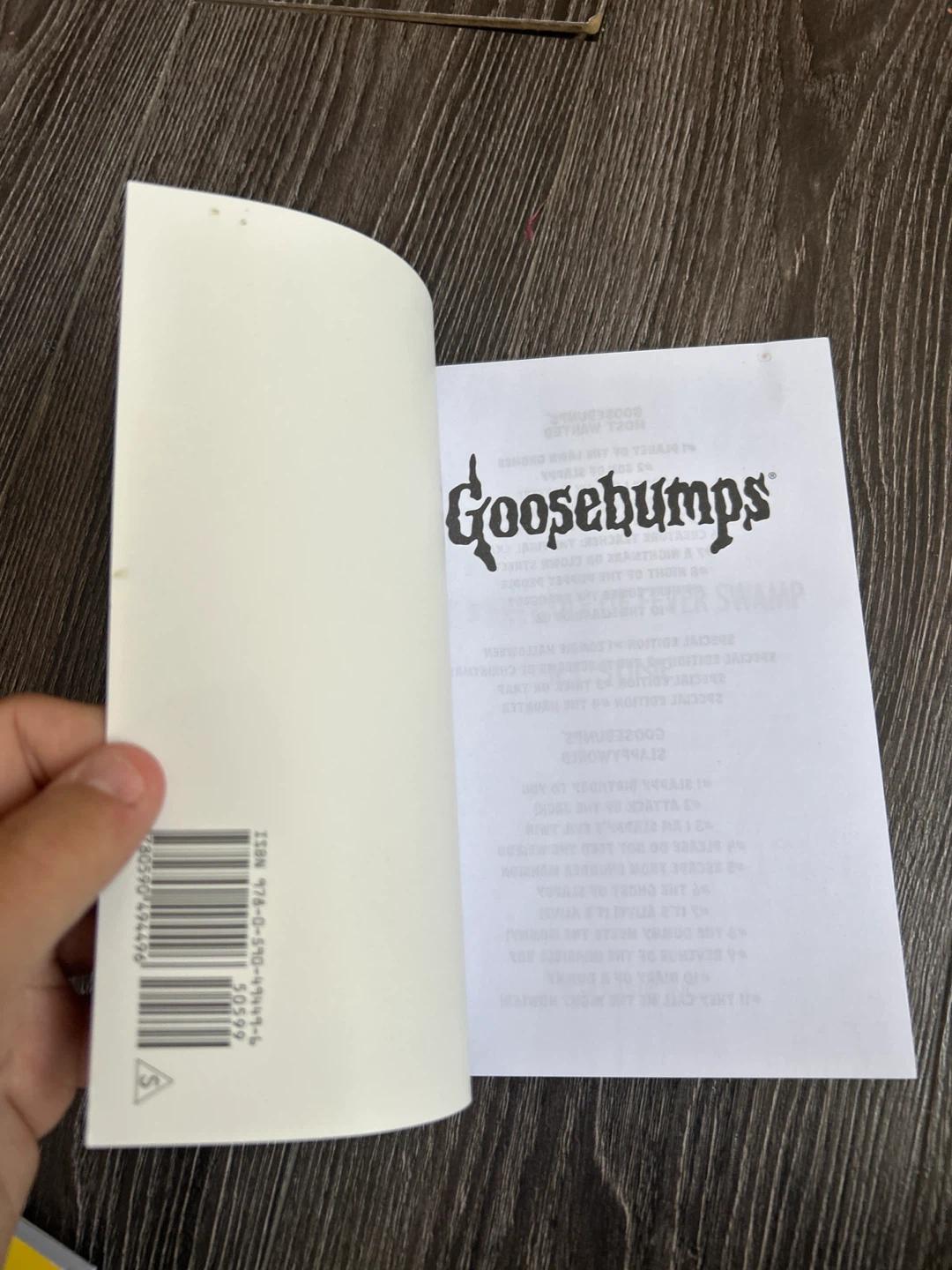 R.L.Stine Goosebumps The werewolf of fever swamp - photo 2