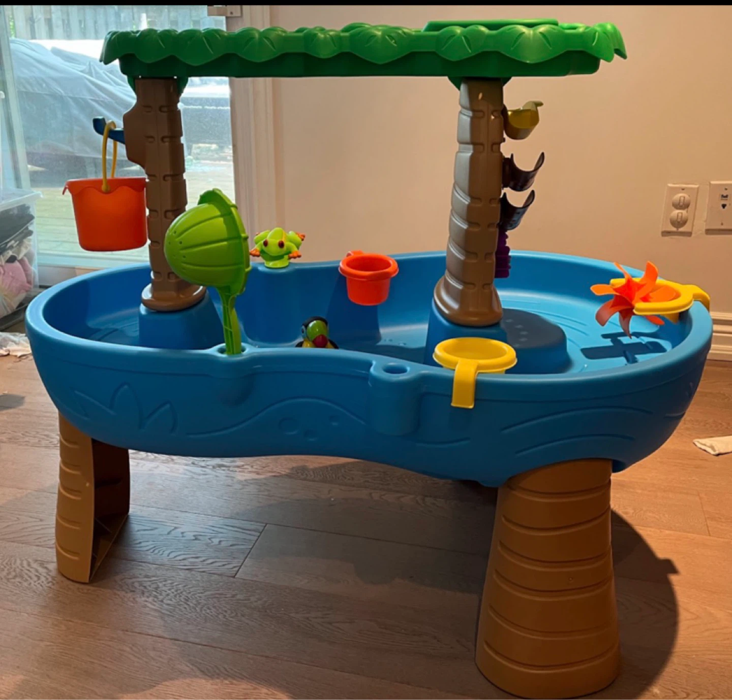 Step2 Tropical Rainforest Water Table/13-Pc Accessory Set