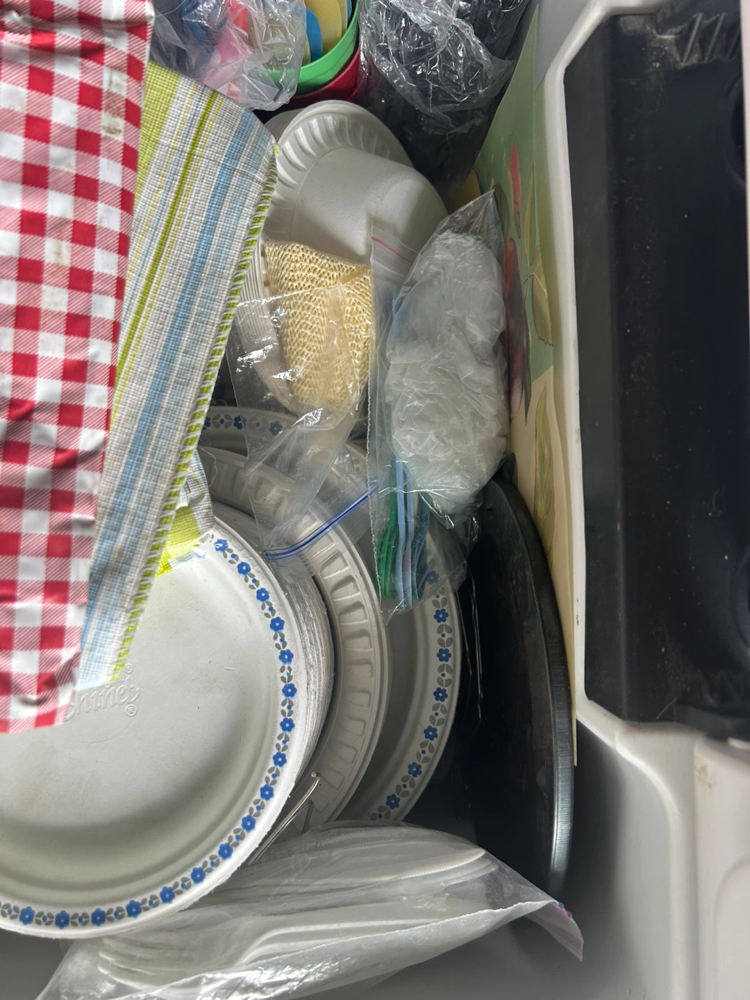 Coleman wheeled cooler & plastic wares - photo 3