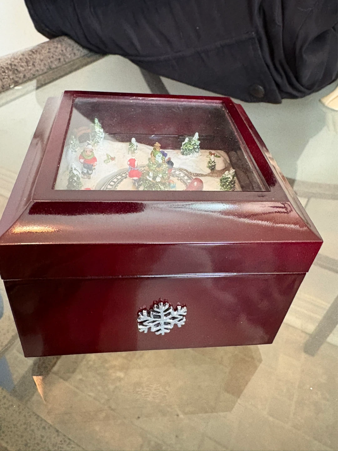 Musical Box with Rotating Christmas Scene - photo 2