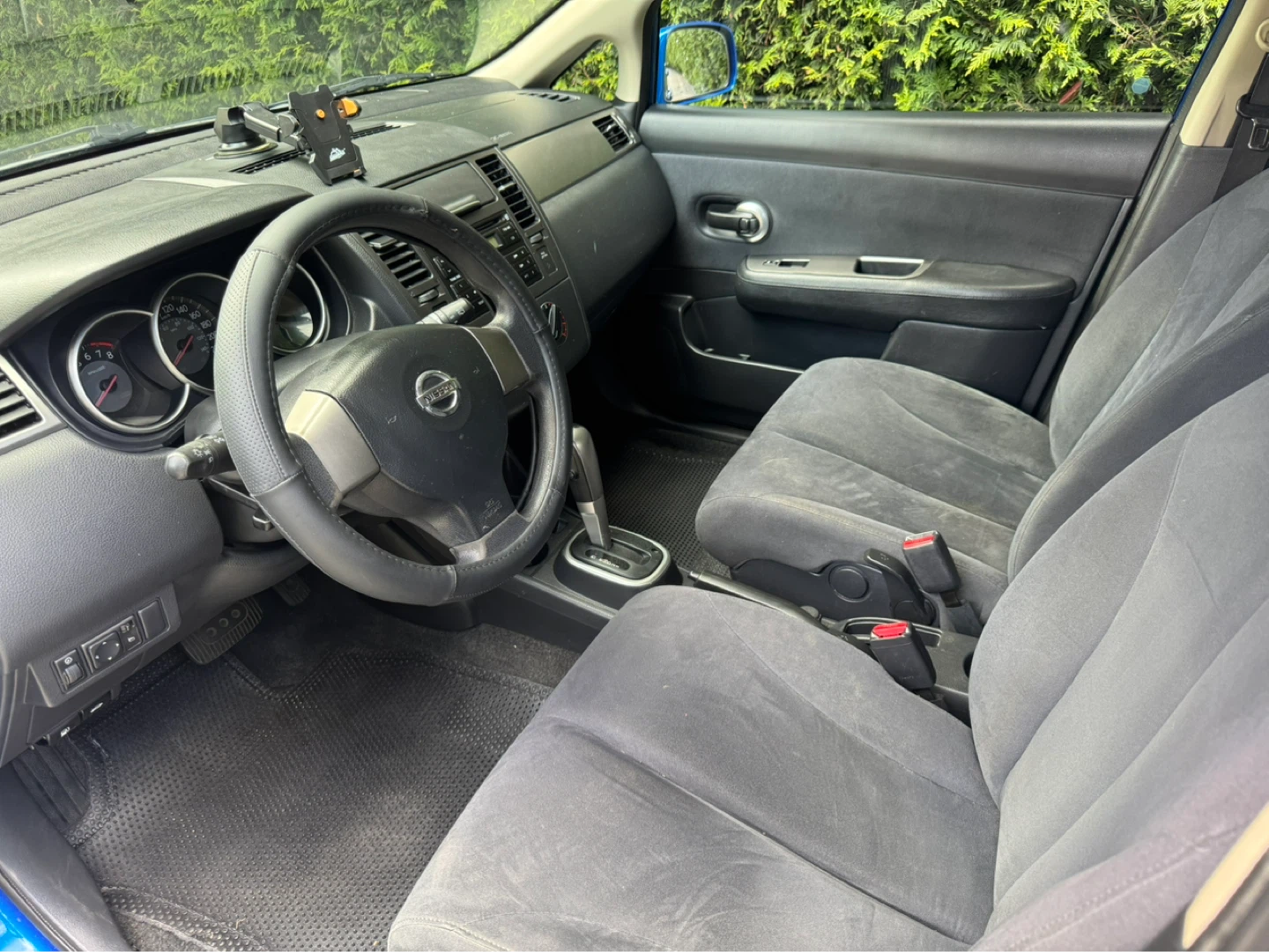 Nissan Versa Hatchback Automatic with 4cyl Gas Sipper!! - photo 5
