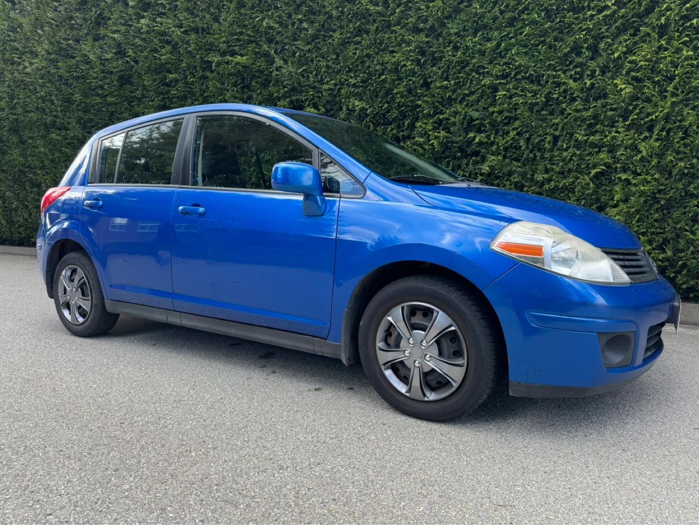 Nissan Versa Hatchback Automatic with 4cyl Gas Sipper!! - photo 4