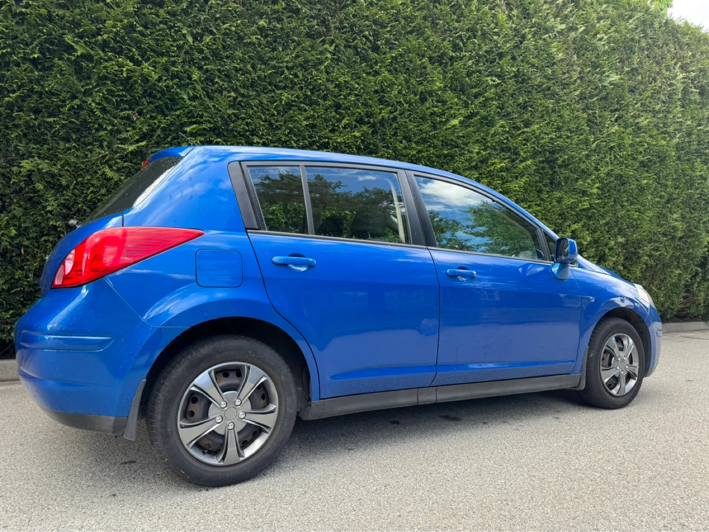 Nissan Versa Hatchback Automatic with 4cyl Gas Sipper!! - photo 3