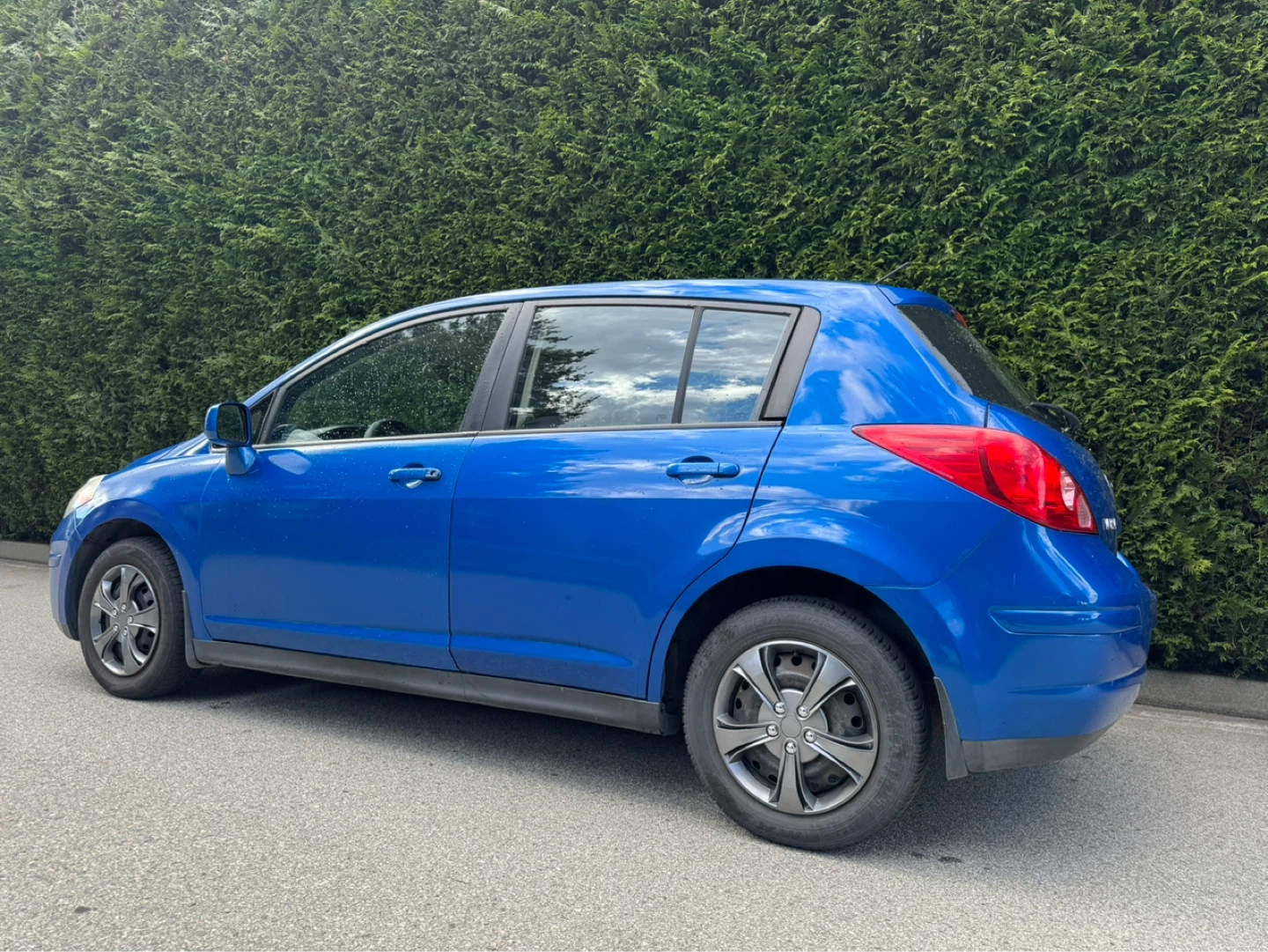 Nissan Versa Hatchback Automatic with 4cyl Gas Sipper!! - photo 2
