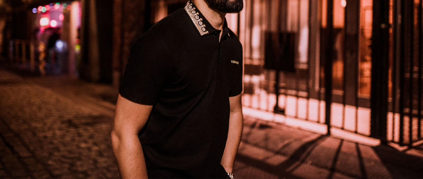$105 Versace Gold ‘Royal’ Polo Authentic QR Code Size Small - photo 2