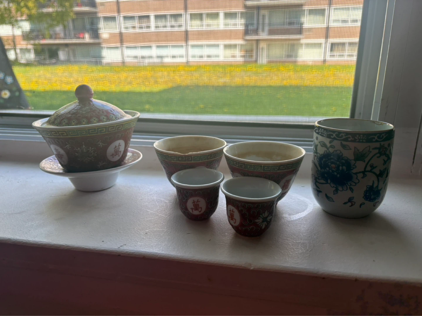 Assorted Vintage Ceramic Teacups and Lid