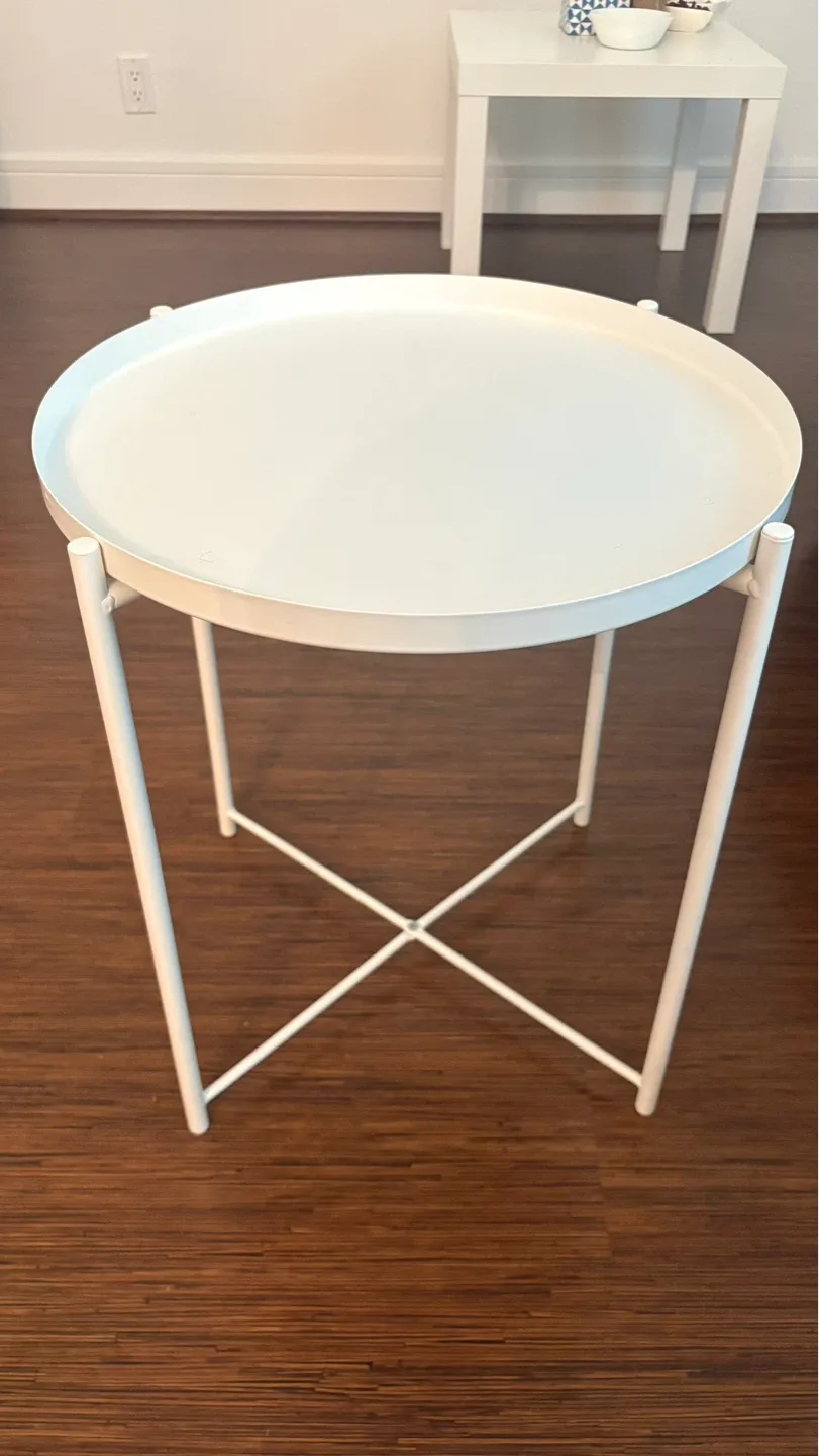 White Round Tray Table with X-Base Legs