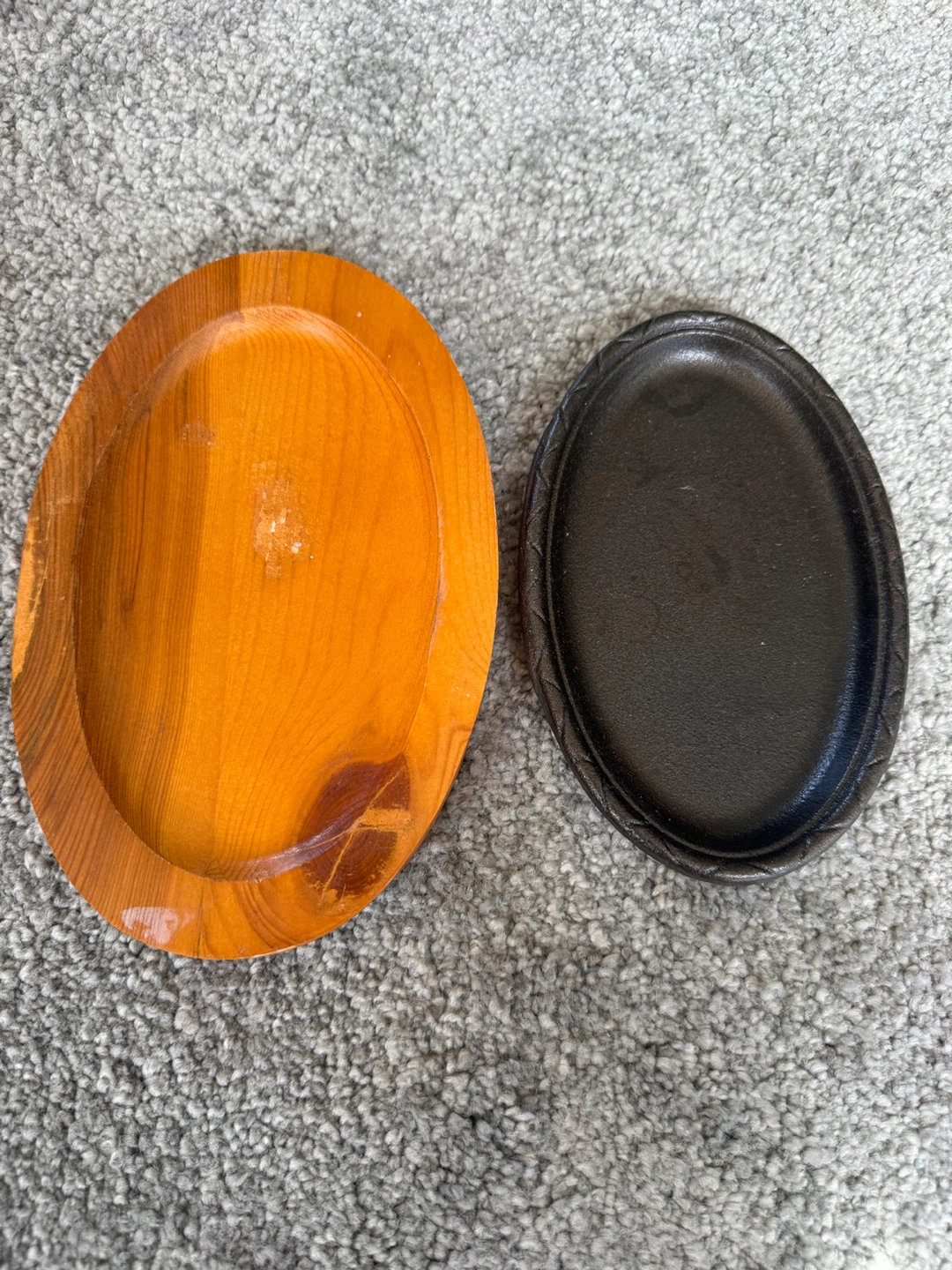 Cast Iron Sizzling Platter with Wooden Base - photo 2
