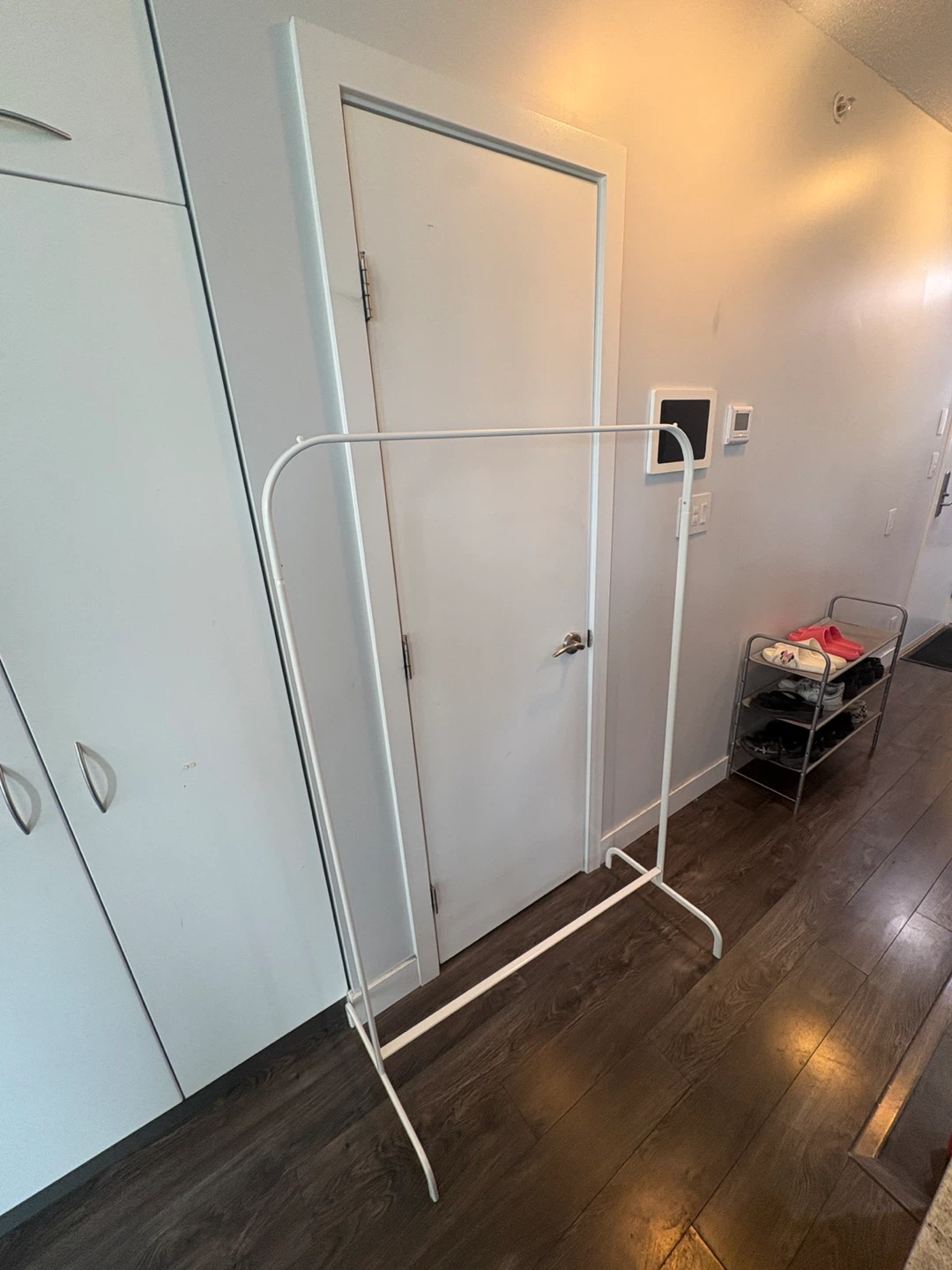 White Metal Garment Rack - photo 2
