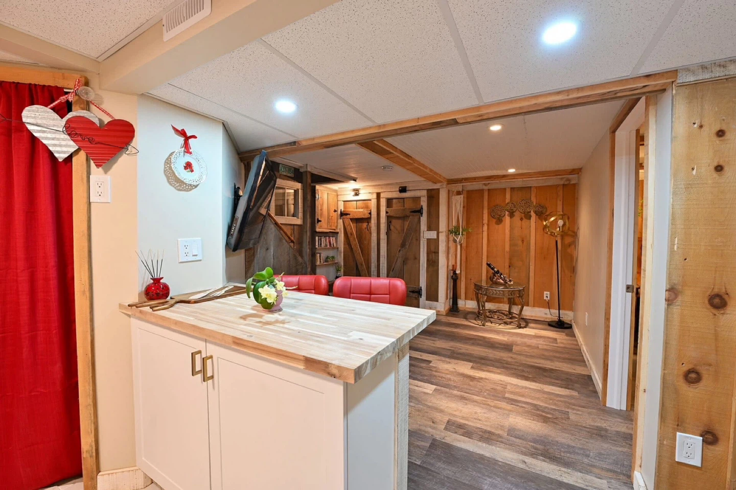 1 Bedroom Basement Suite - photo 2