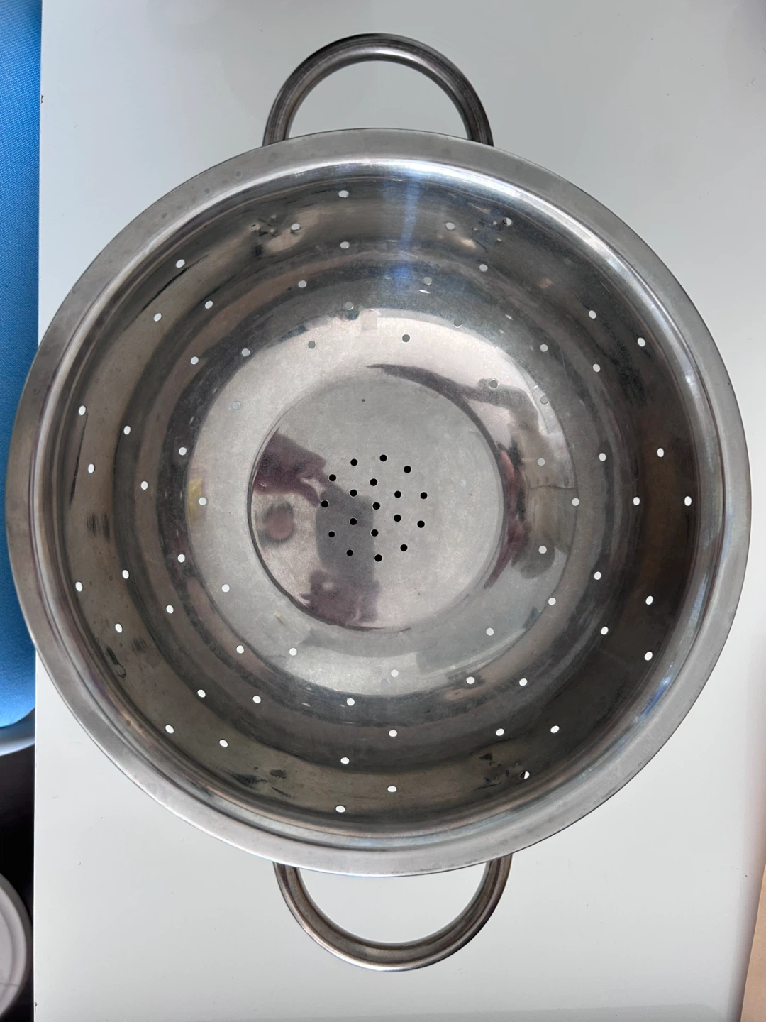 Stainless colander with ring base