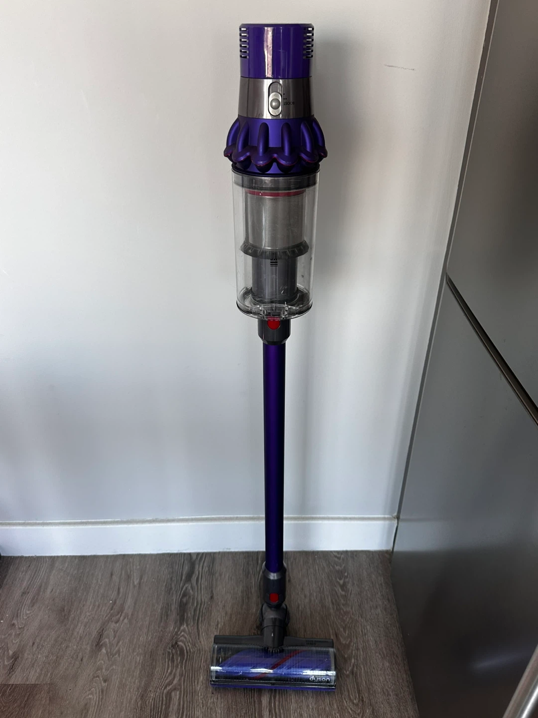 Dyson V10 Cyclone Cordless Vacuum Cleaner - photo 2