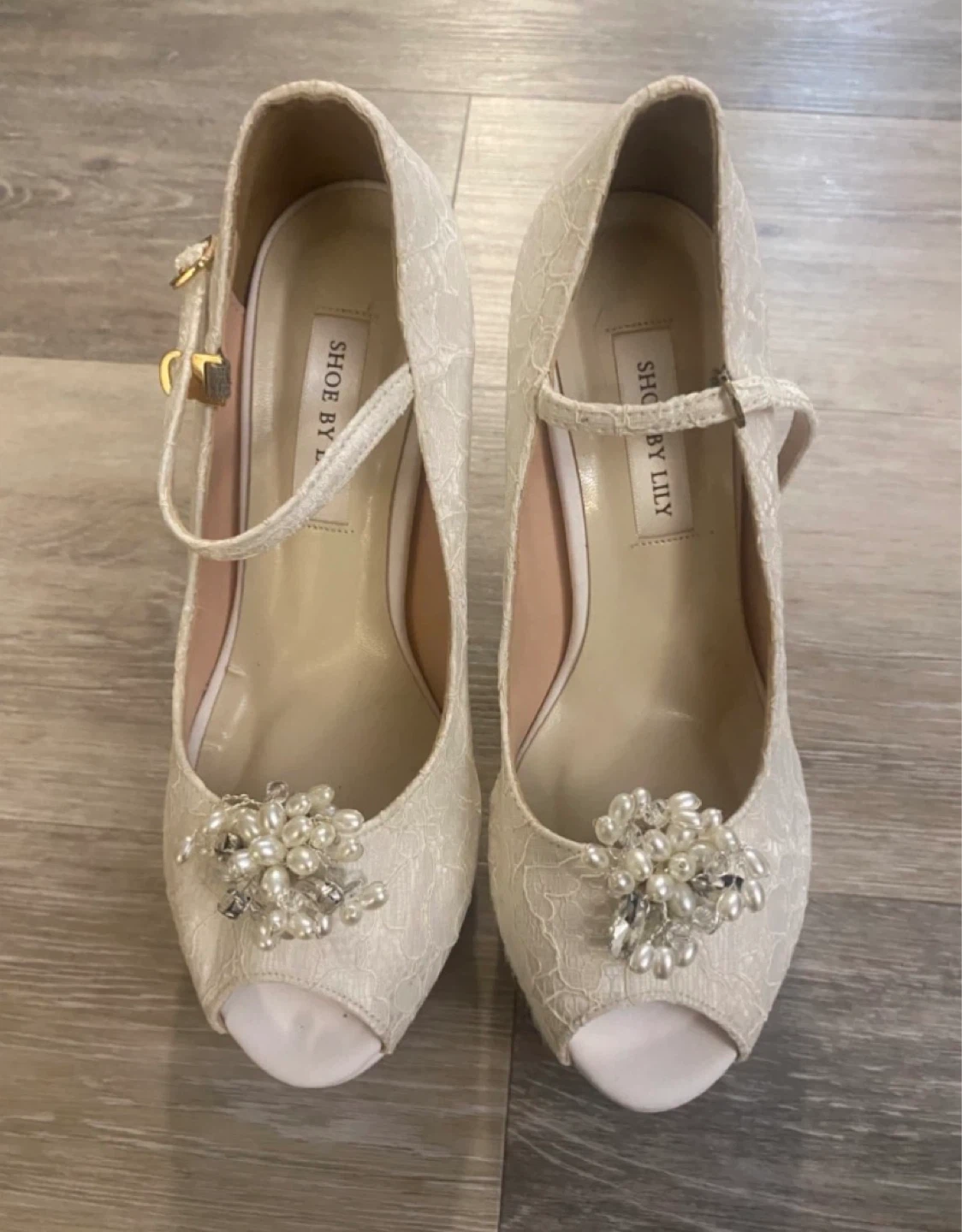 Shoe By Lily White Lace Peep-Toe Heels