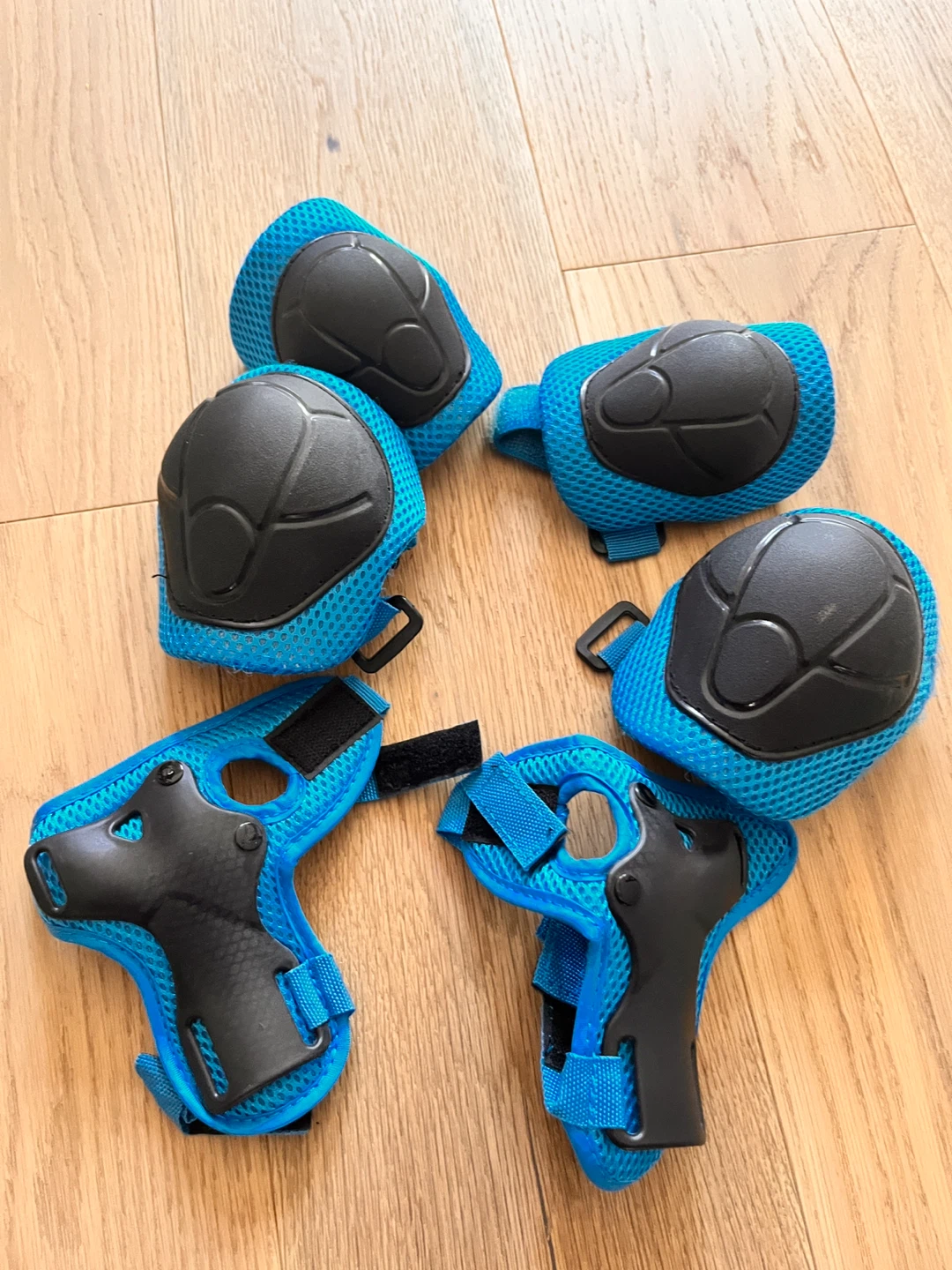 Kids size 2-5 years Protective Gear Set with Helmet - photo 4