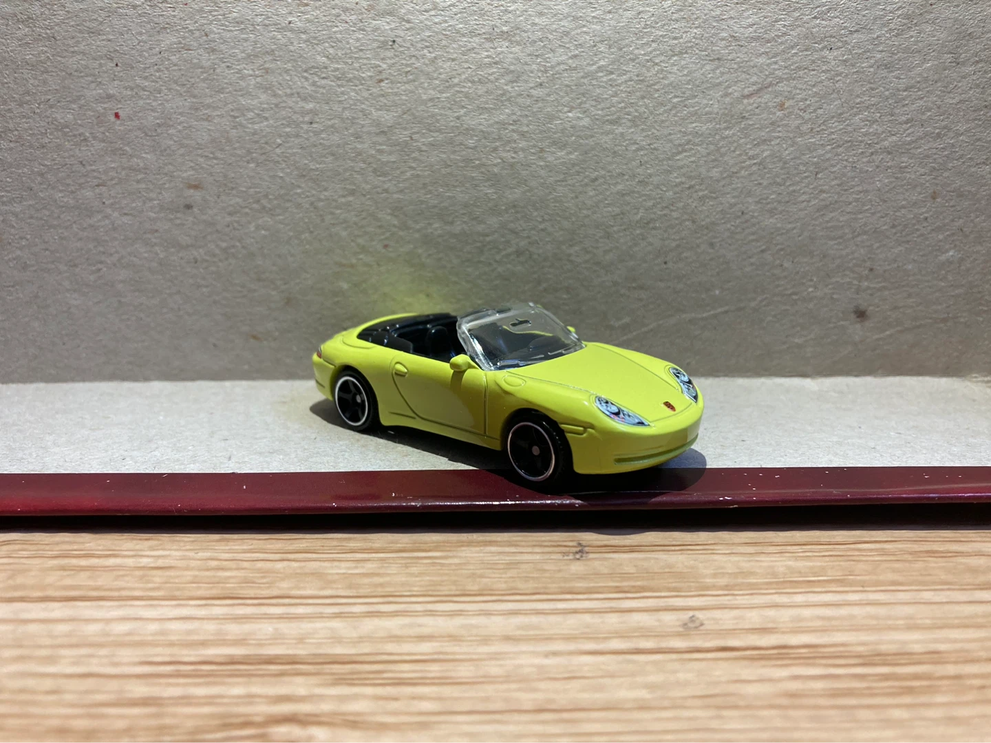 Matchbox Loose / Porsche 911 Carrera Cabriolet / Yellow