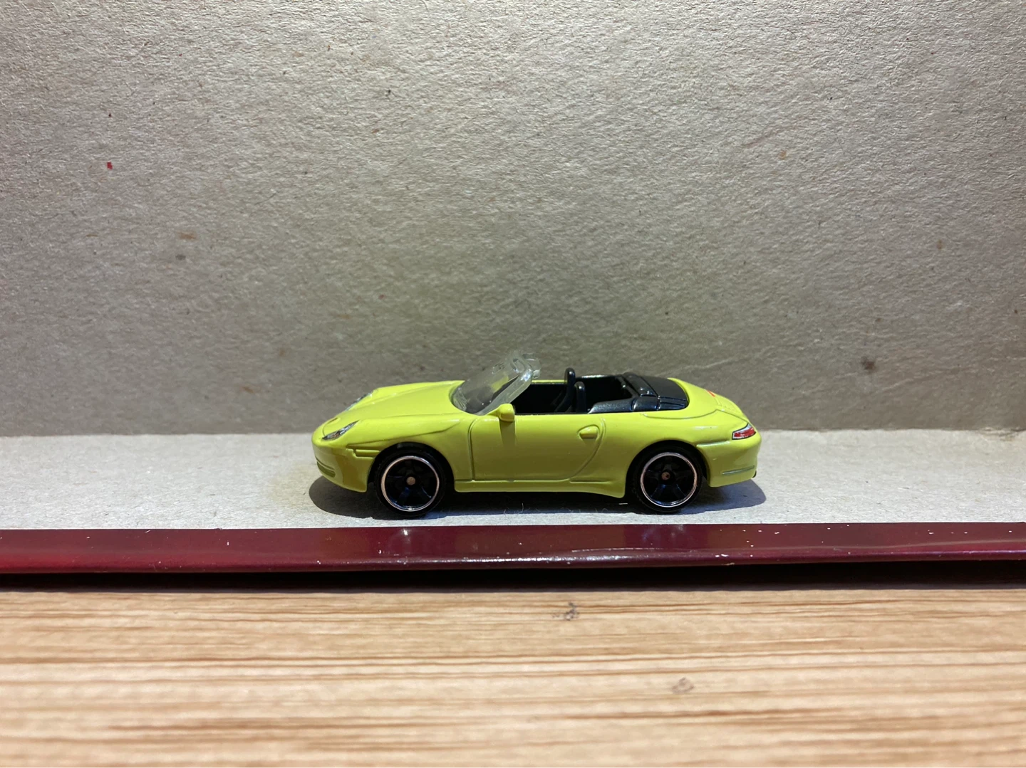 Matchbox Loose / Porsche 911 Carrera Cabriolet / Yellow - photo 3