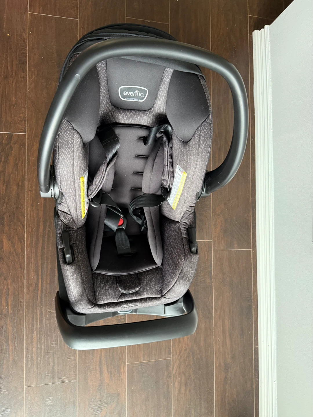 Evenflo Car seat for infants - photo 2