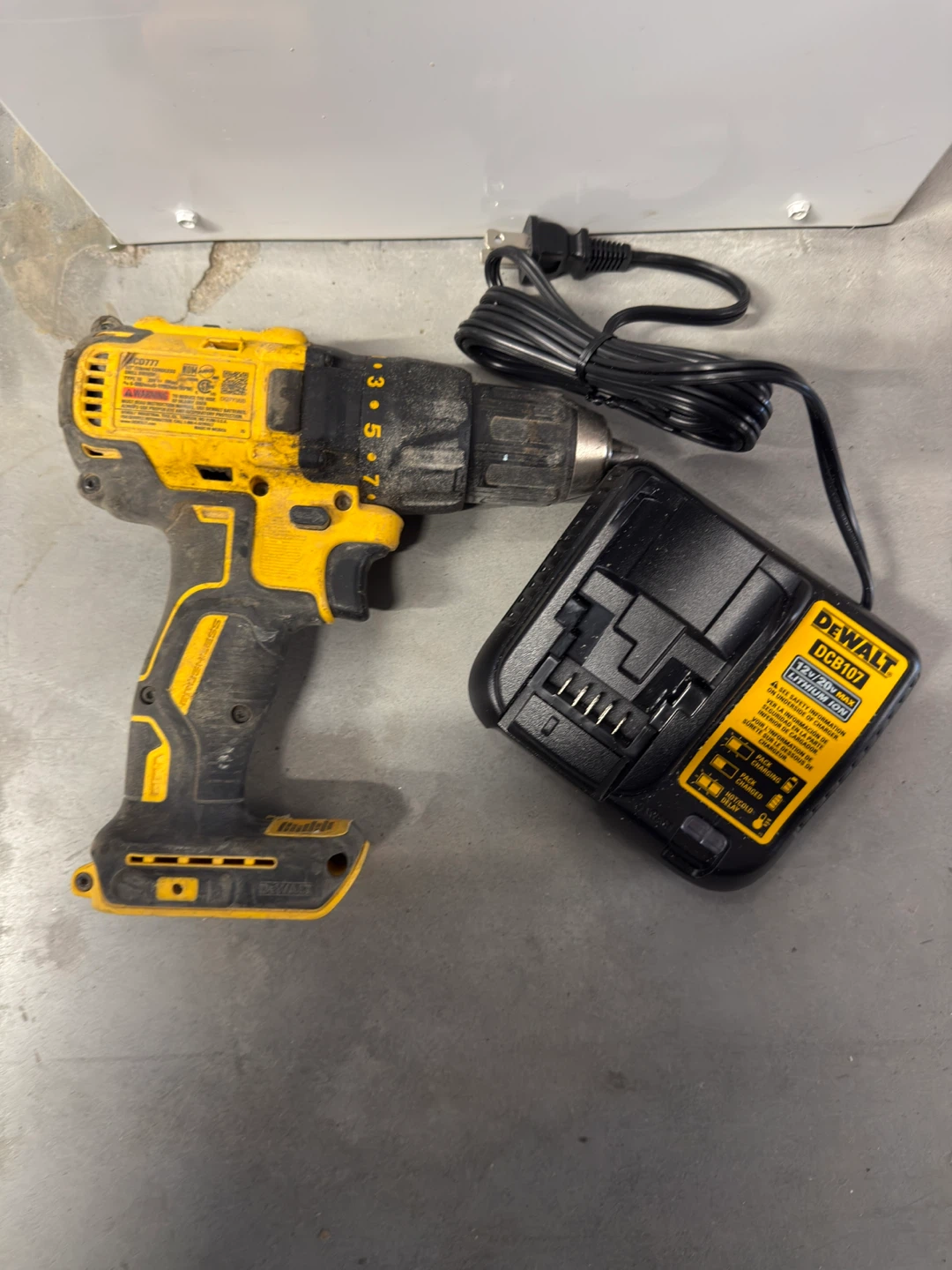 DeWalt Cordless Drill with Charger - photo 2