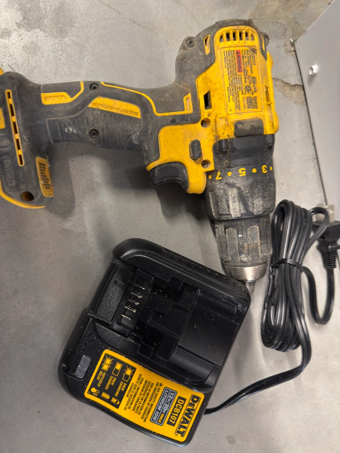 DeWalt Cordless Drill with Charger - photo 3