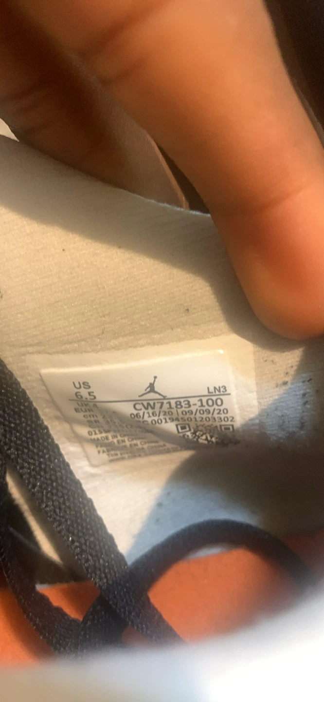 Air Jordan 4 Retro CW7183-100 - photo 2
