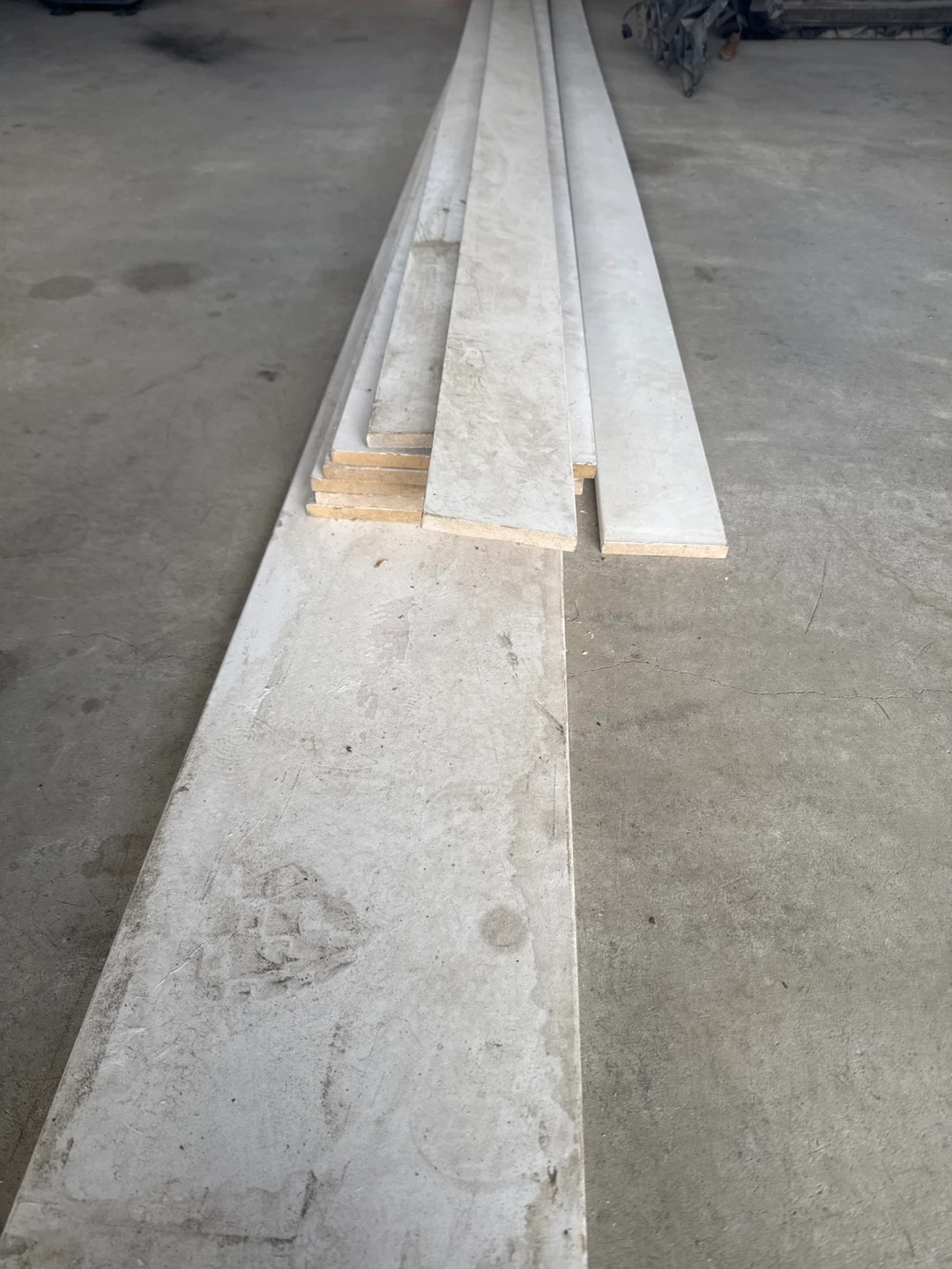White Wood Trim Moulding Pieces