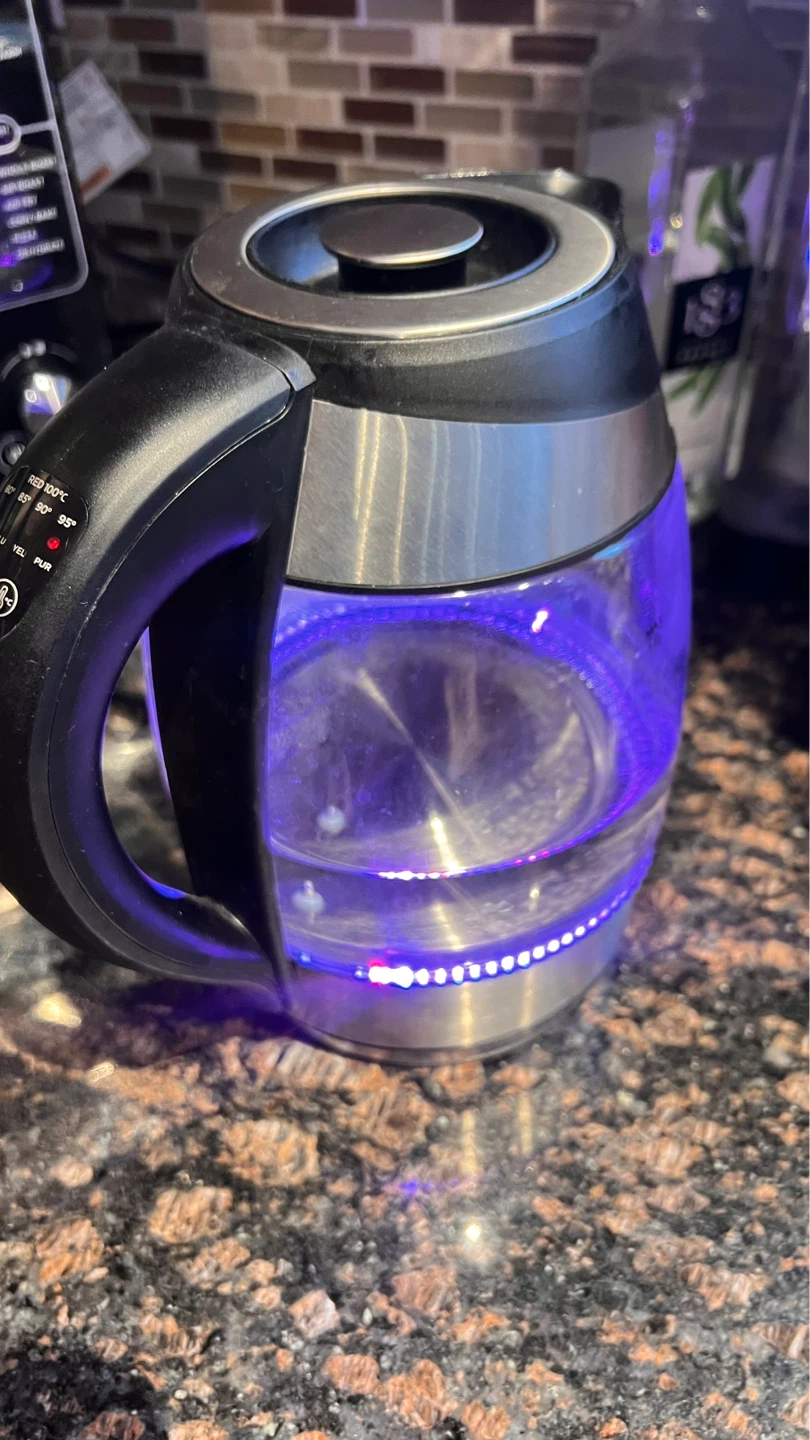 Chefman Glass Electric Kettle 1.7L - photo 3