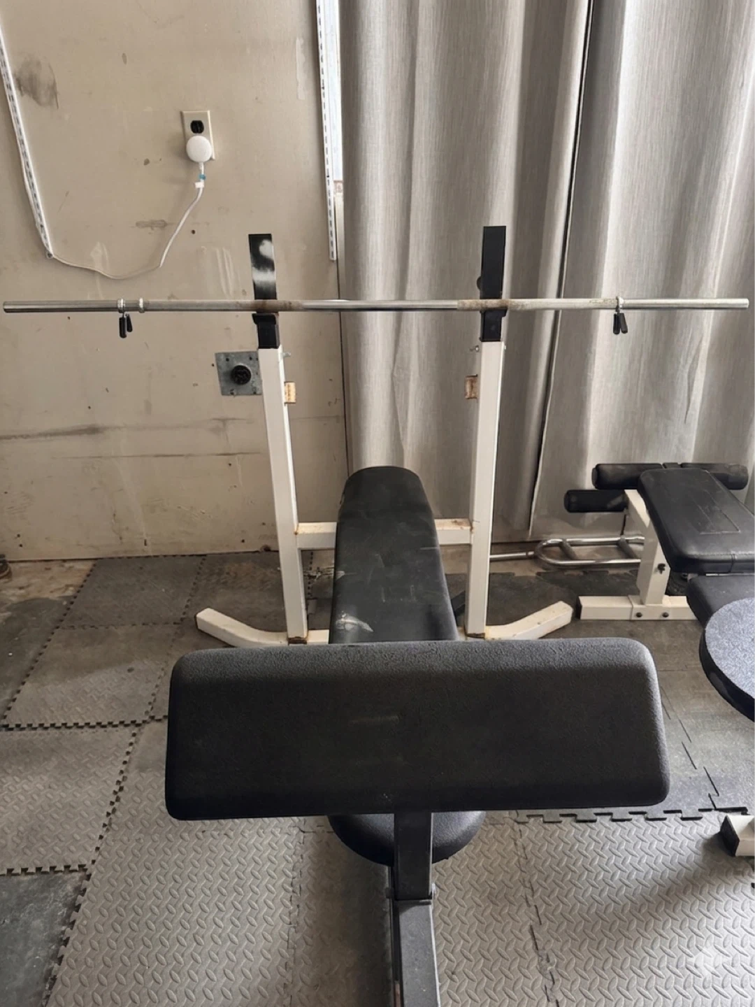 Gym equipment / weights / bench