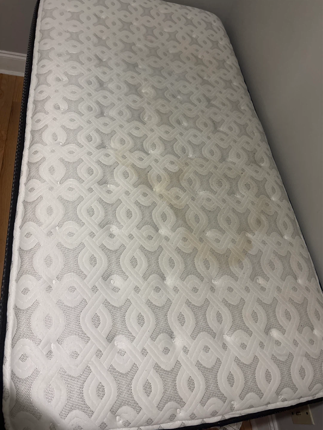 Twin mattress xl 1 stain as seen in pictures was cleaned - photo 2