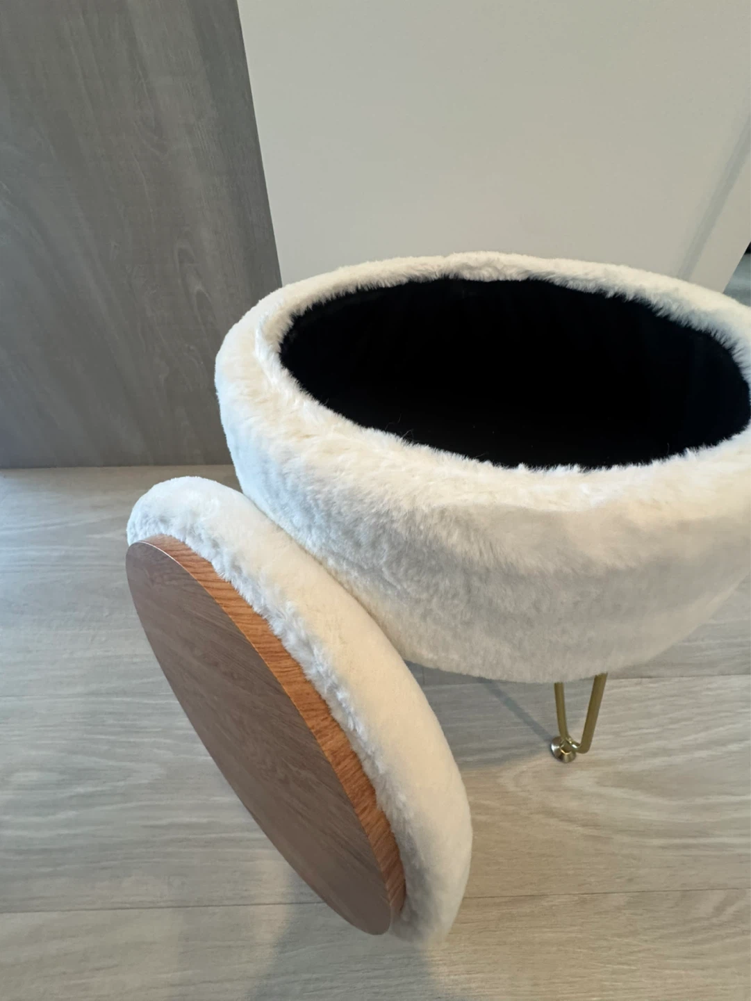 Multifunctional Faux Fur Storage Ottoman / Small Side Table - photo 3