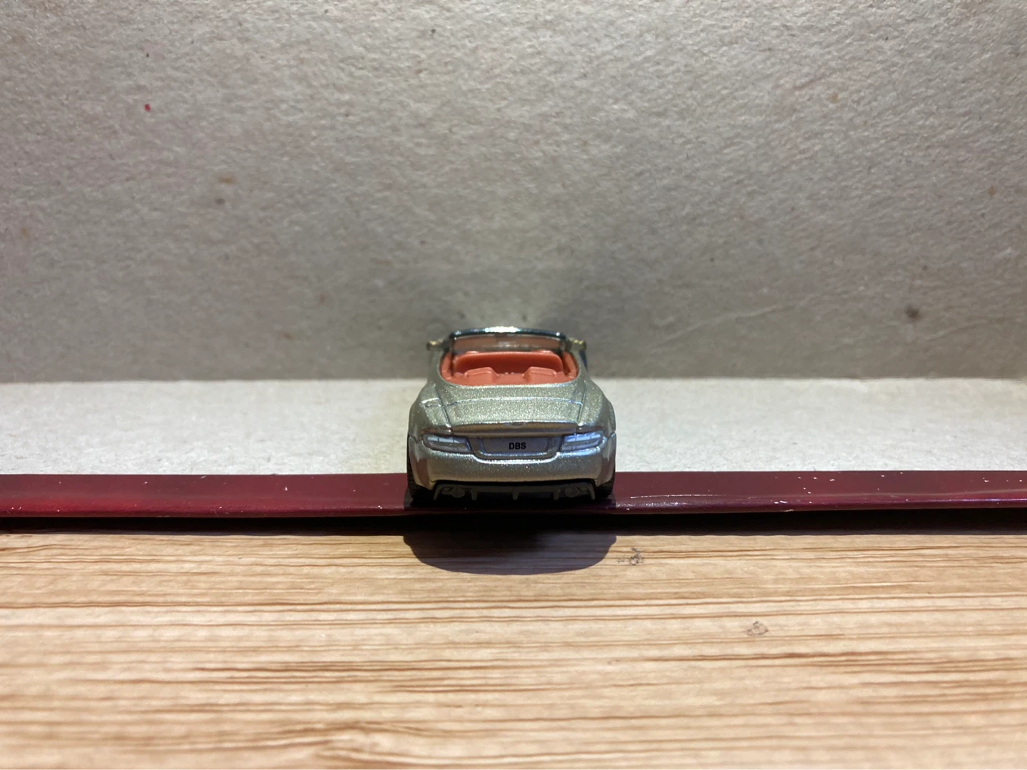 Matchbox Loose / Aston Martin DBS Volante - photo 4