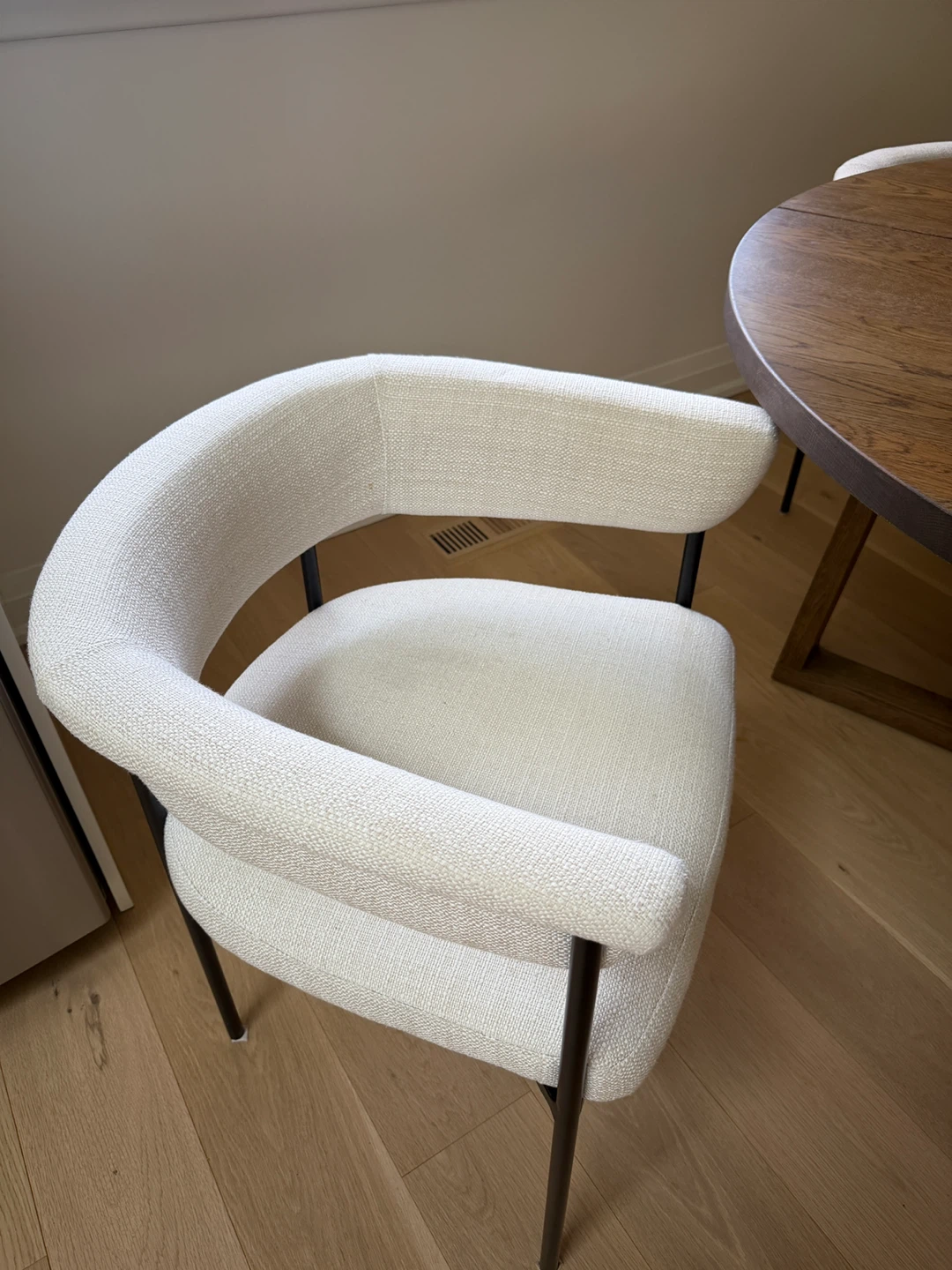 White Upholstered Accent Chair with Black Metal Legs - photo 2