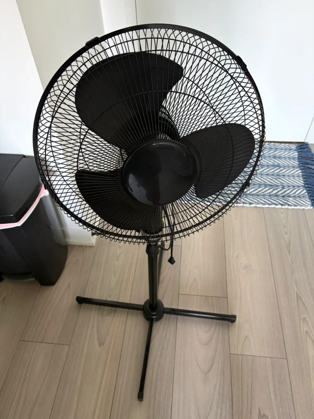 Black oscillating stand fan - photo 2
